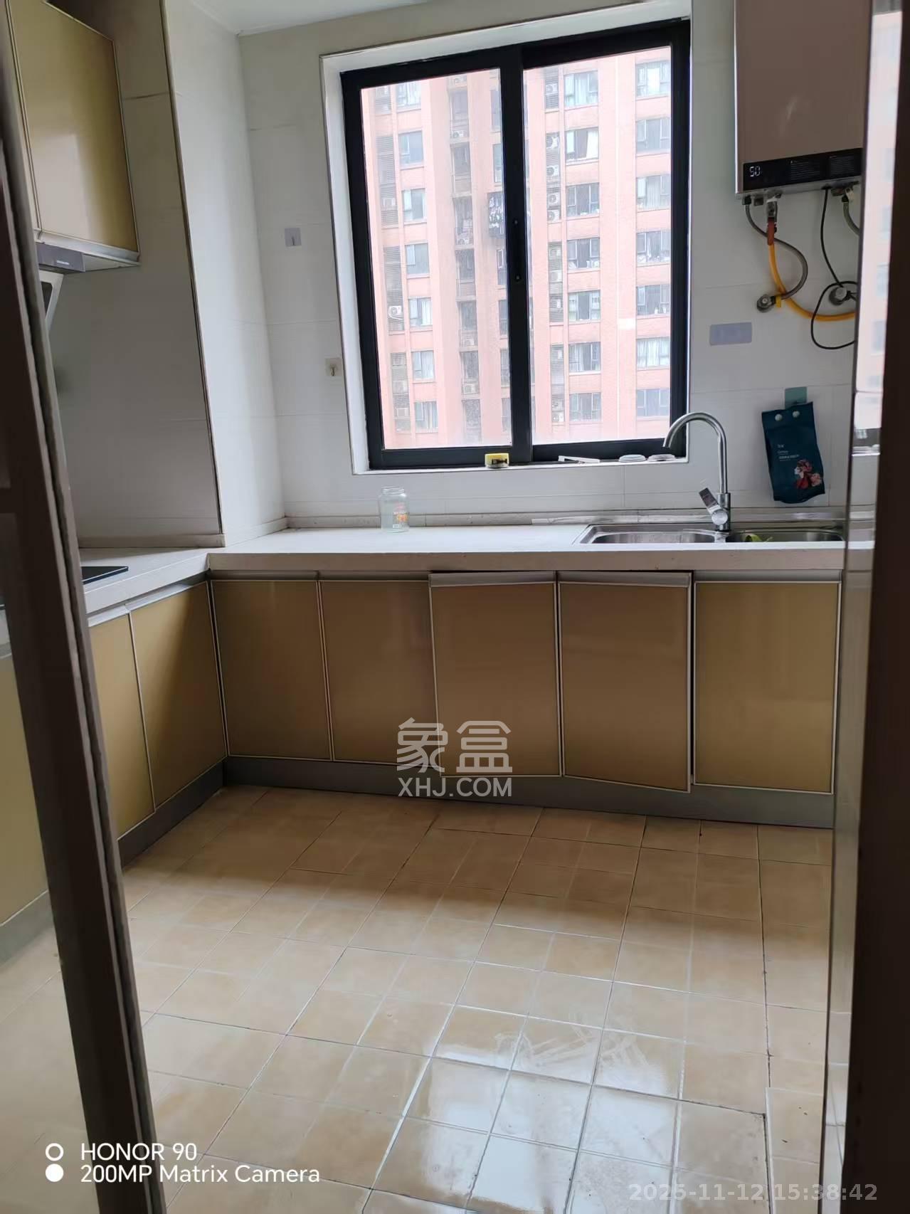 三一街区 2室2厅1卫 1200.0元/月 三一街区 2室2厅1卫 1200.0元/月室内图