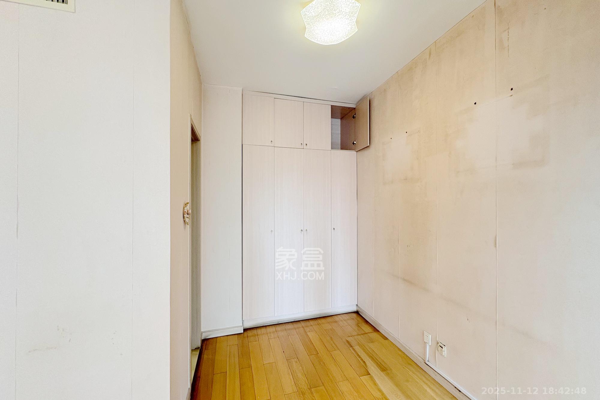 盛世美居荷园  2室2厅2卫    110.0万卧室