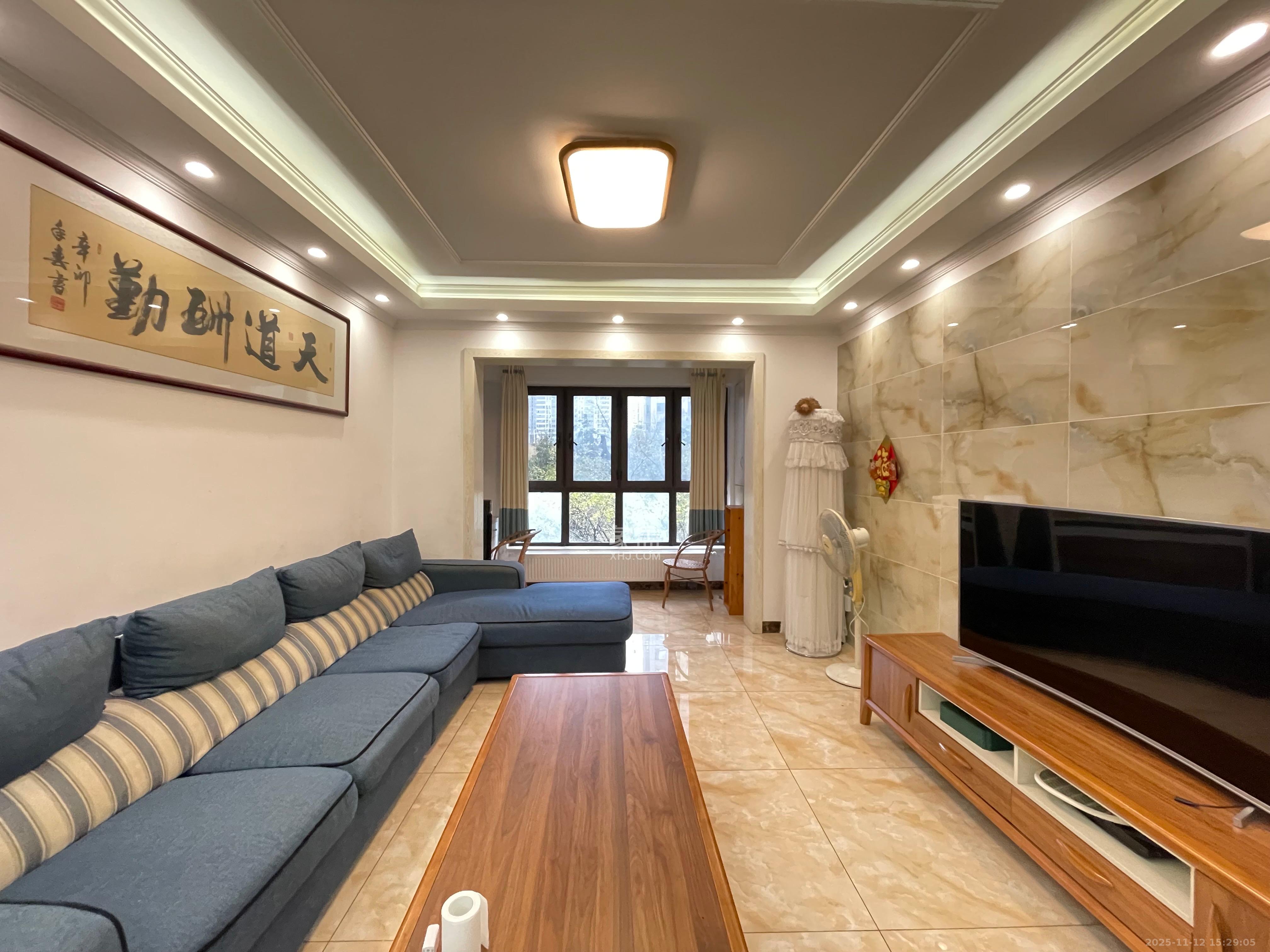 芙蓉万国城MOMA（卓越汇富苑）  3室2厅2卫    3200.0元/月