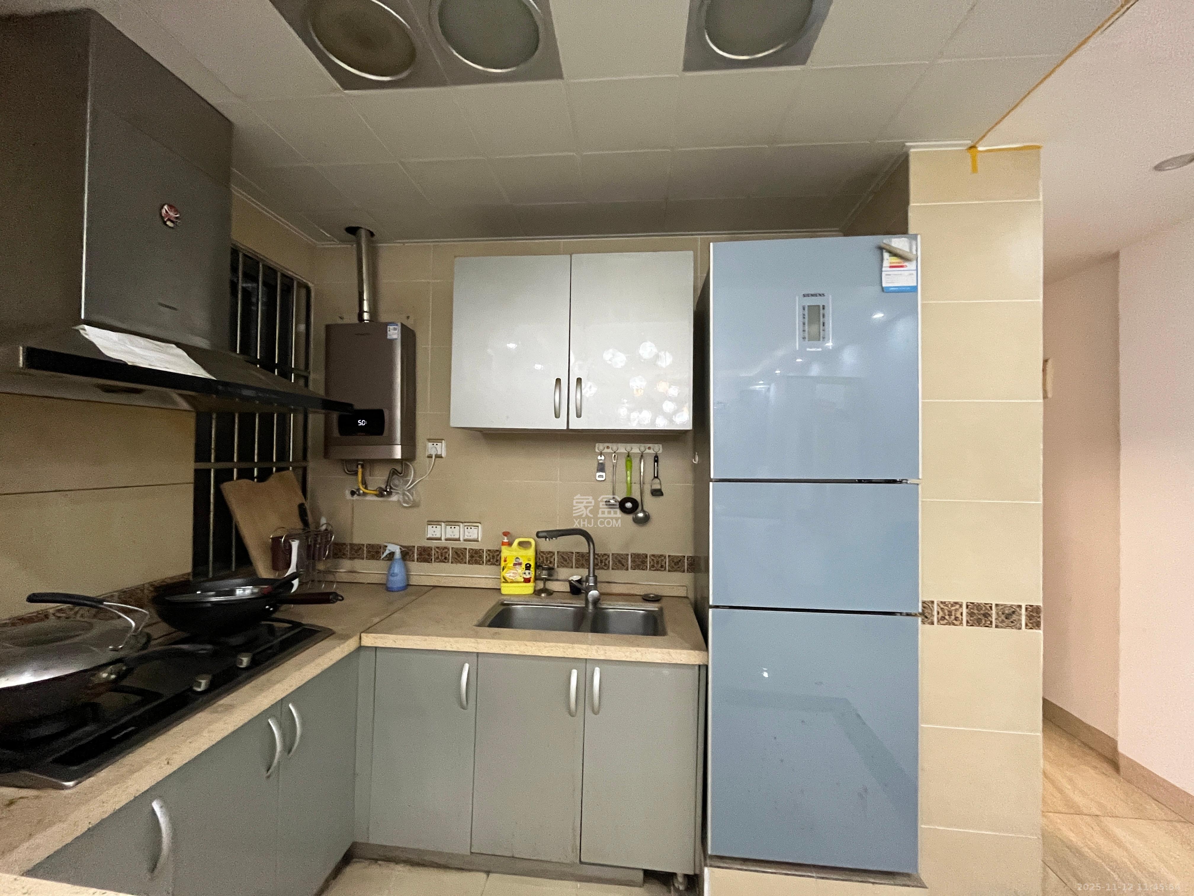 盛地尊域  3室2厅1卫    1800.0元/月室内图