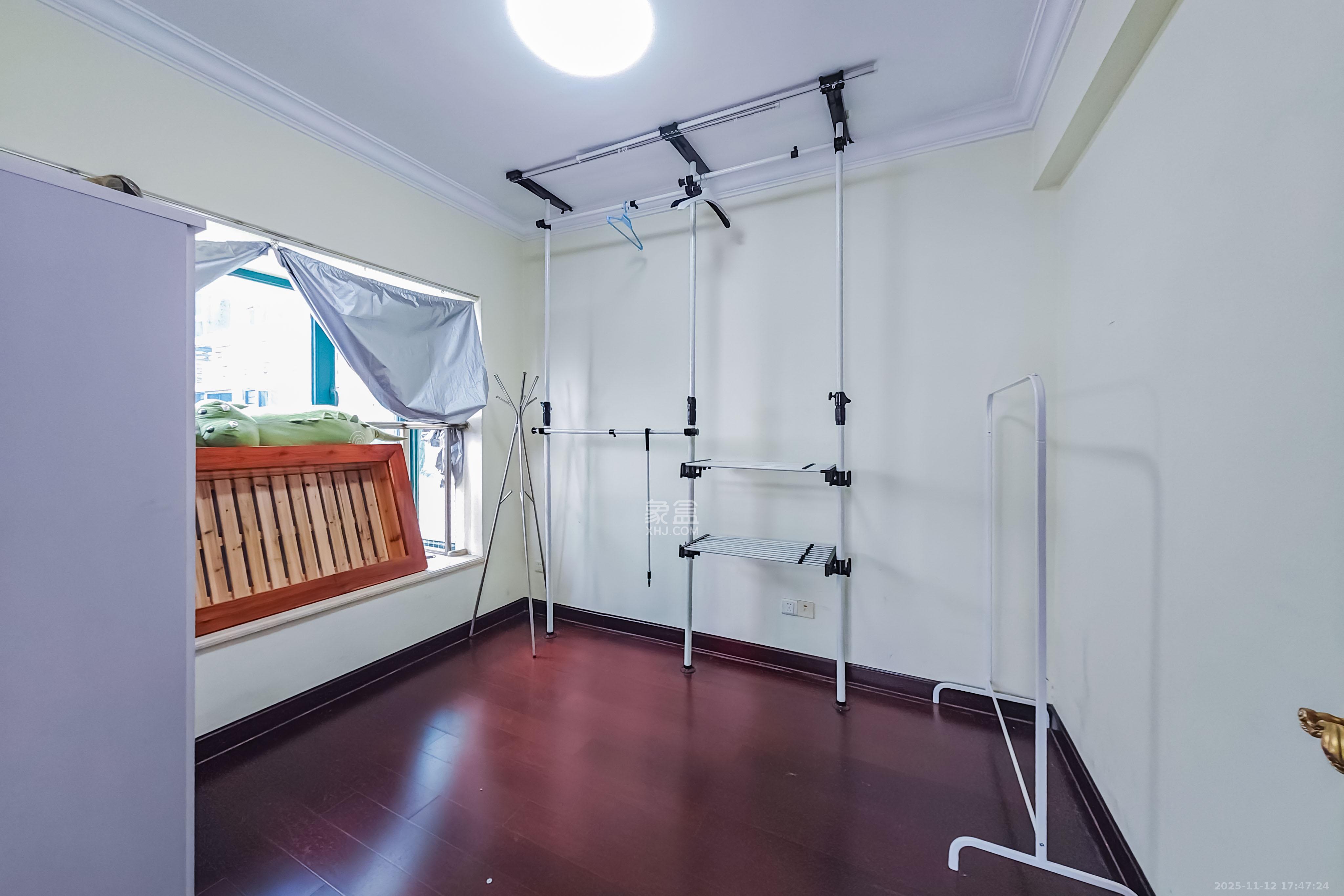 恒大绿洲  2室2厅1卫    72.0万卧室