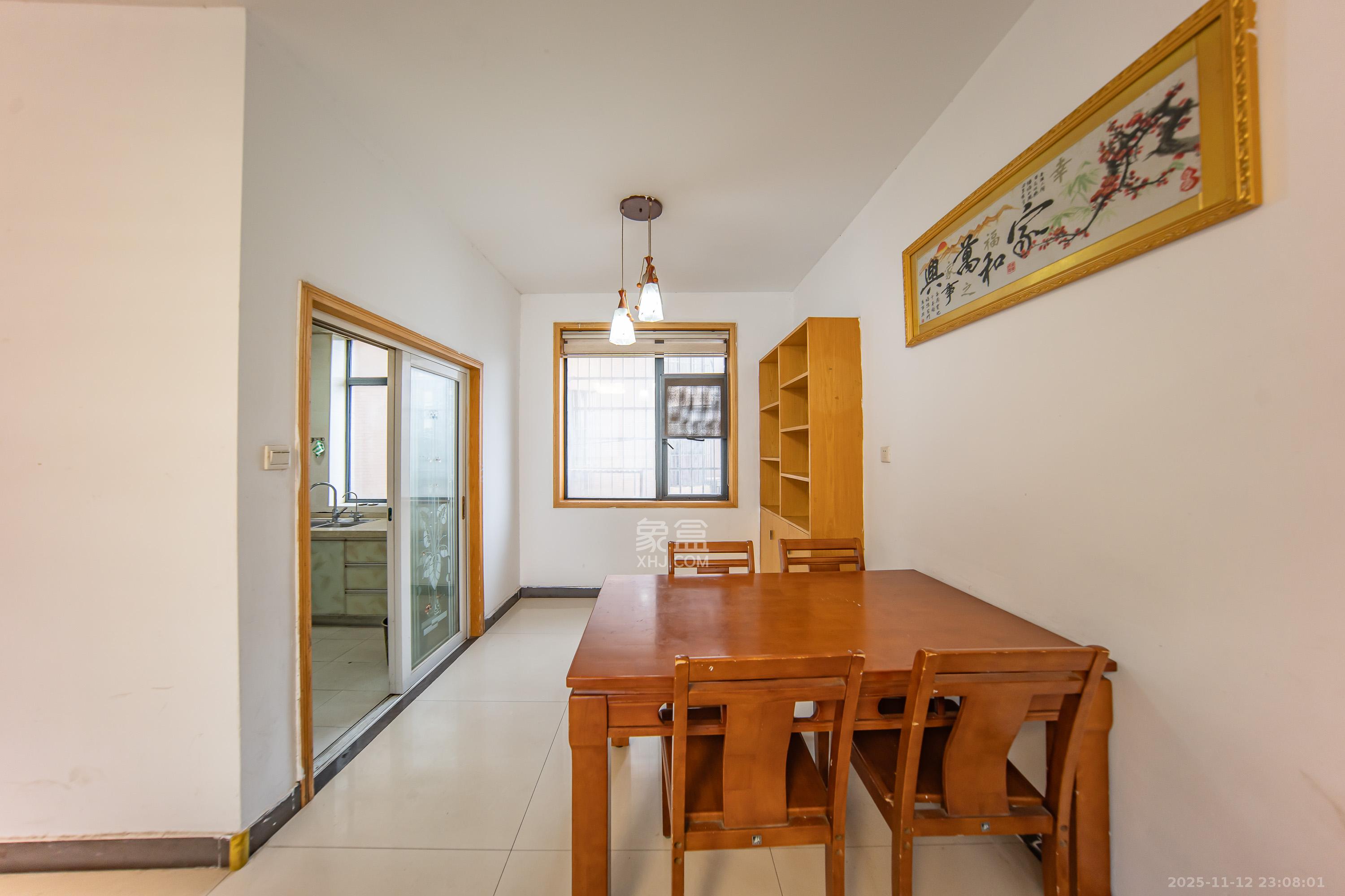 枫华府第 3室2厅2卫 63.8万 枫华府第 3室2厅2卫 63.8万客厅