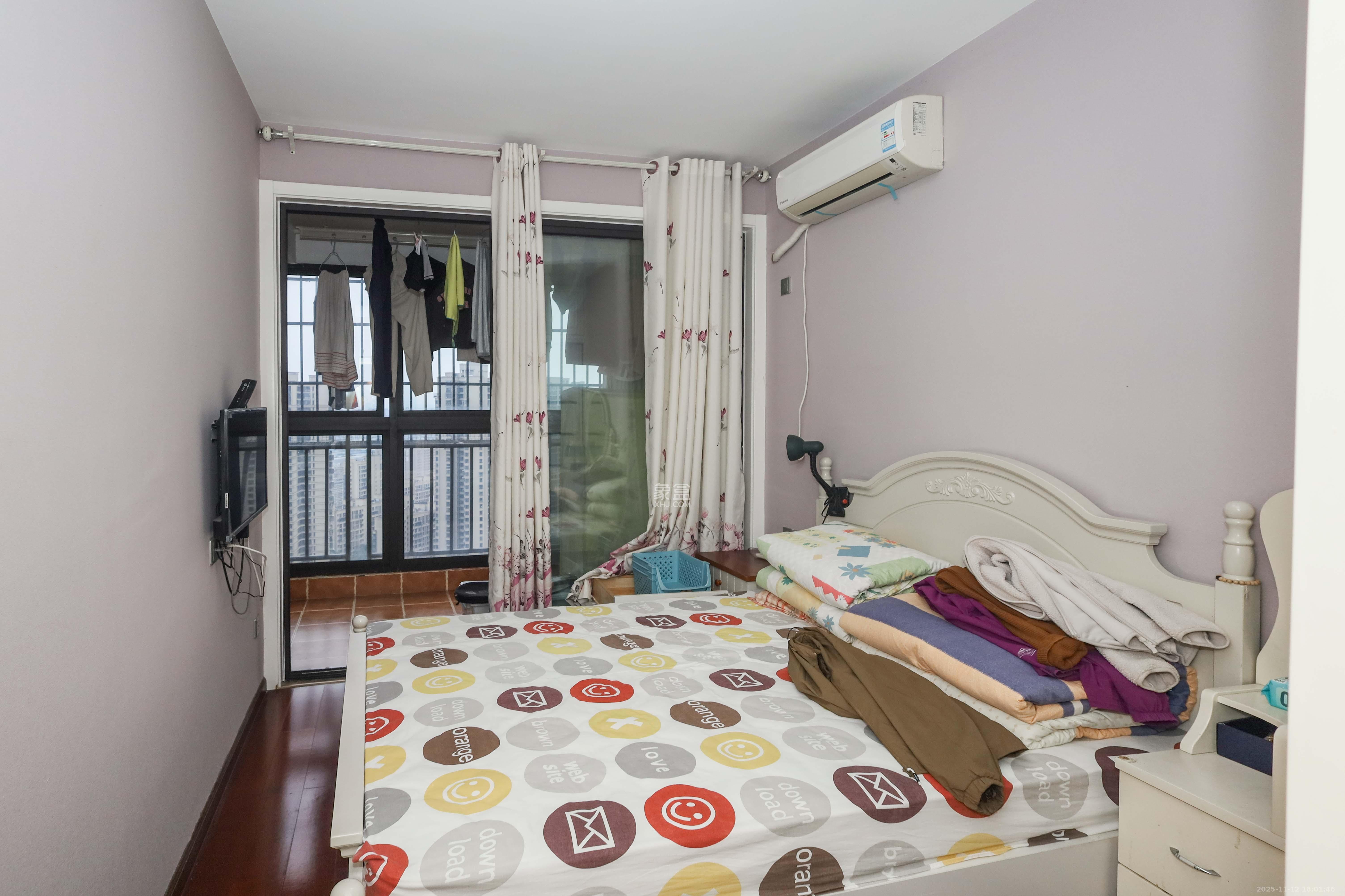 保利麓谷林语E区 4室2厅2卫 122.0万 保利麓谷林语E区 4室2厅2卫 122.0万卧室