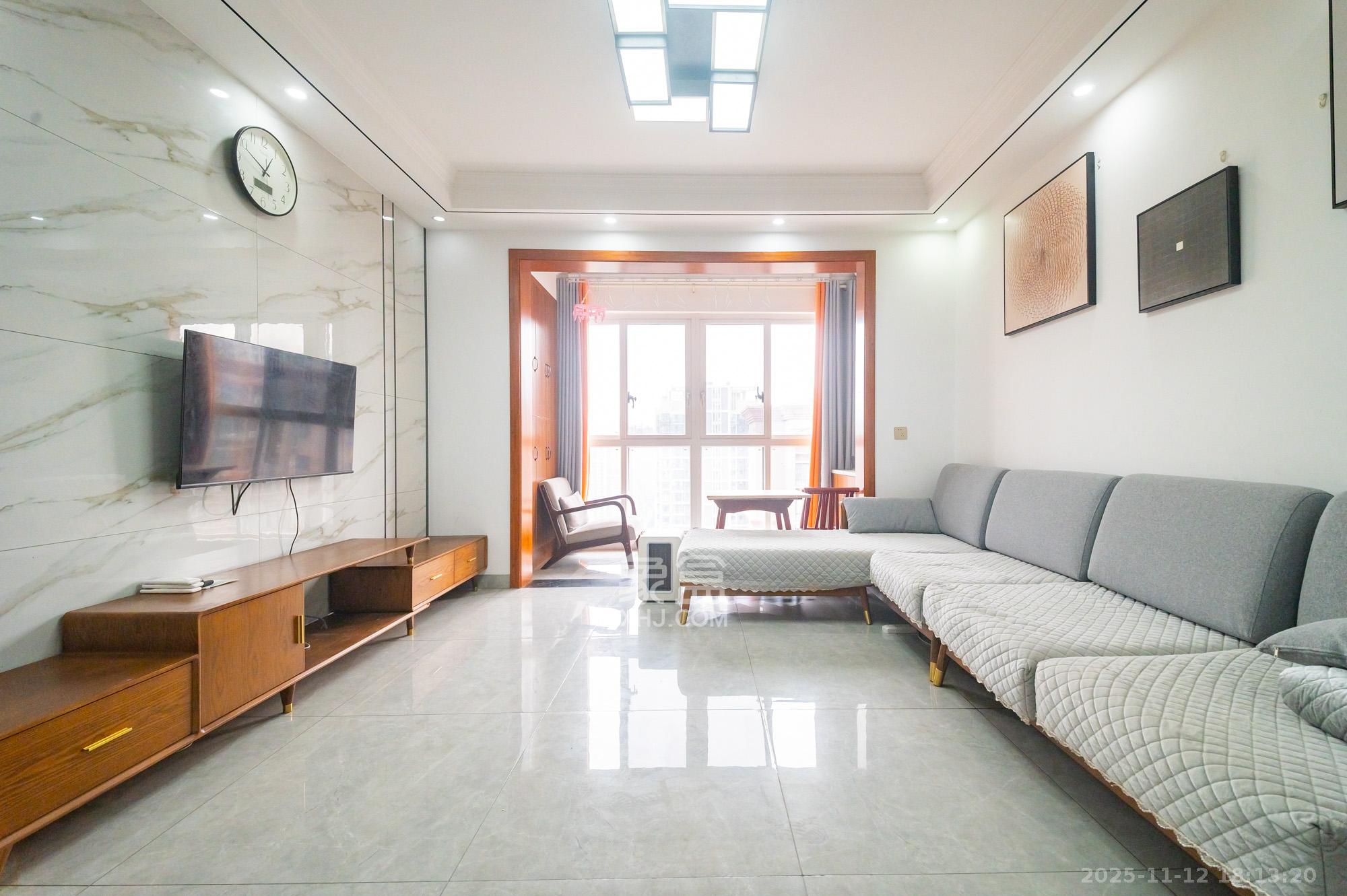 松雅湖壹号 3室2厅1卫 78.8万 松雅湖壹号 3室2厅1卫 78.8万客厅