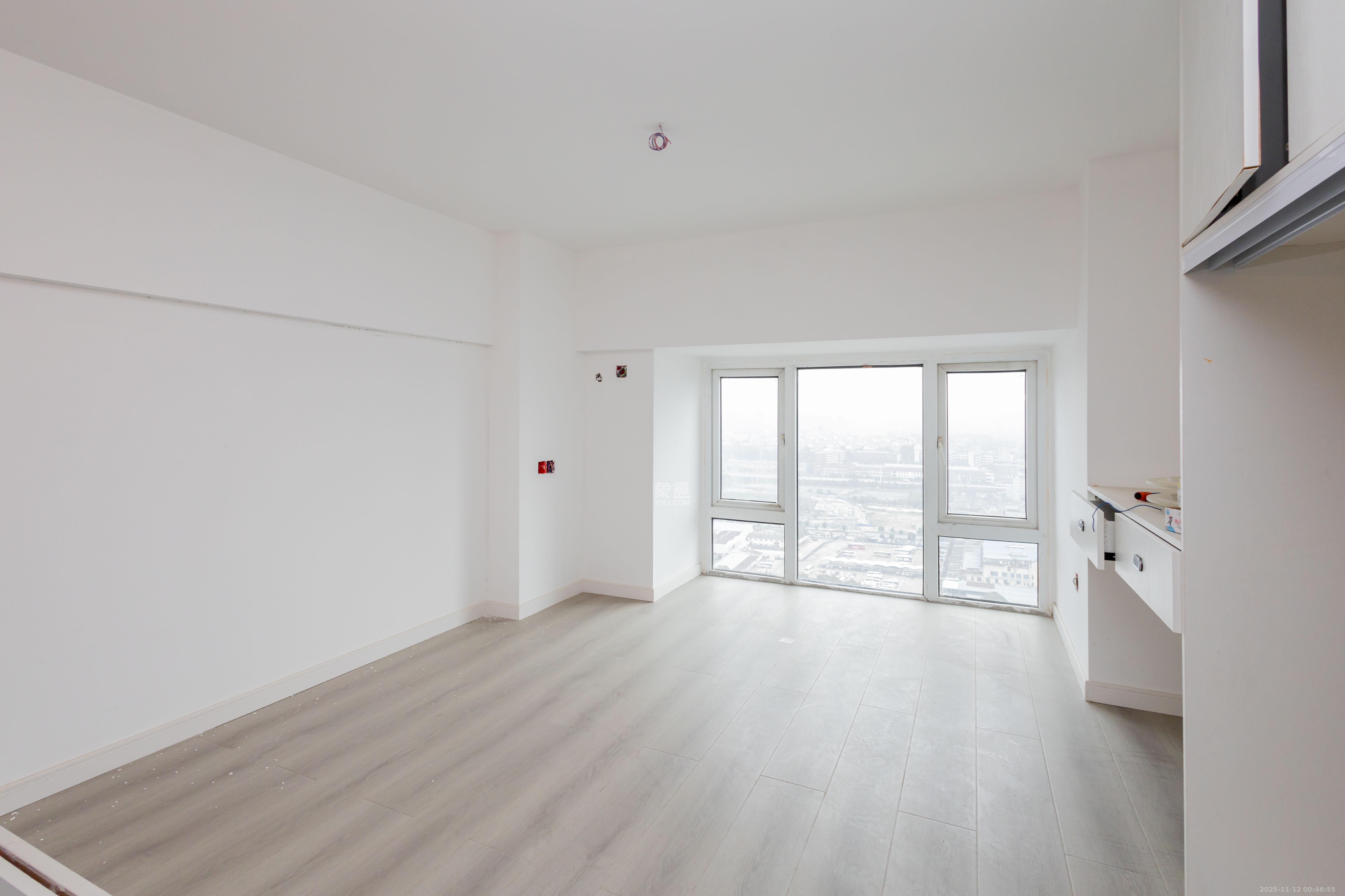 芙蓉万国城MOMA（卓越汇富苑）  2室1厅1卫    30.0万卧室