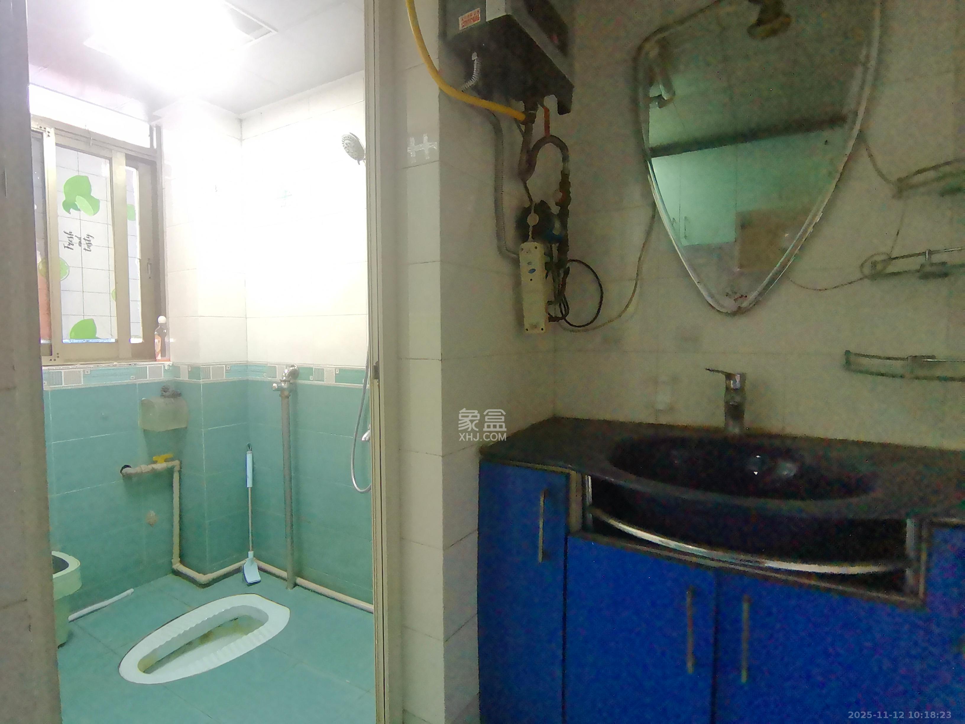 岳银小区(一二三五村) 3室2厅1卫 2100.0元/月 岳银小区(一二三五村) 3室2厅1卫 2100.0元/月室内图