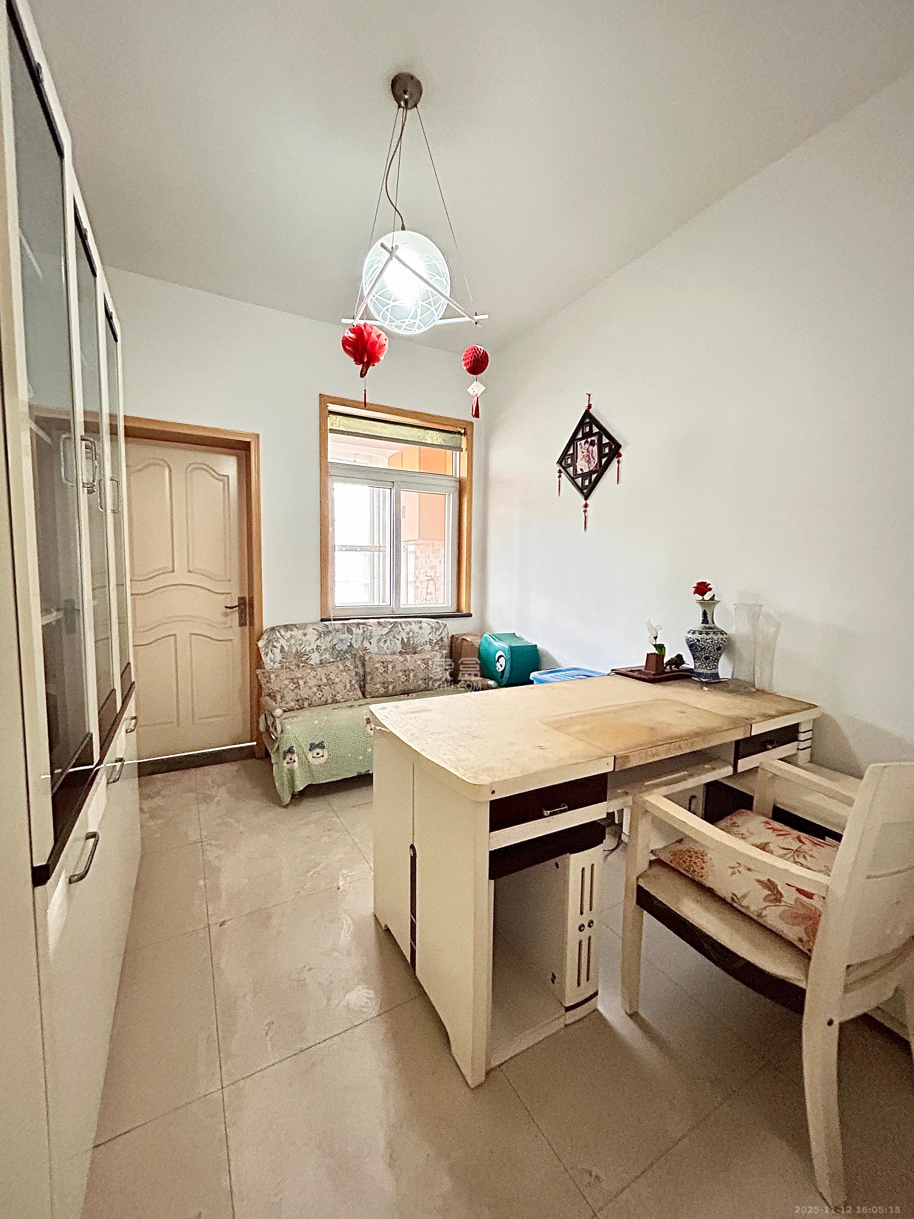 楚天家园  3室2厅2卫    1800.0元/月室内图