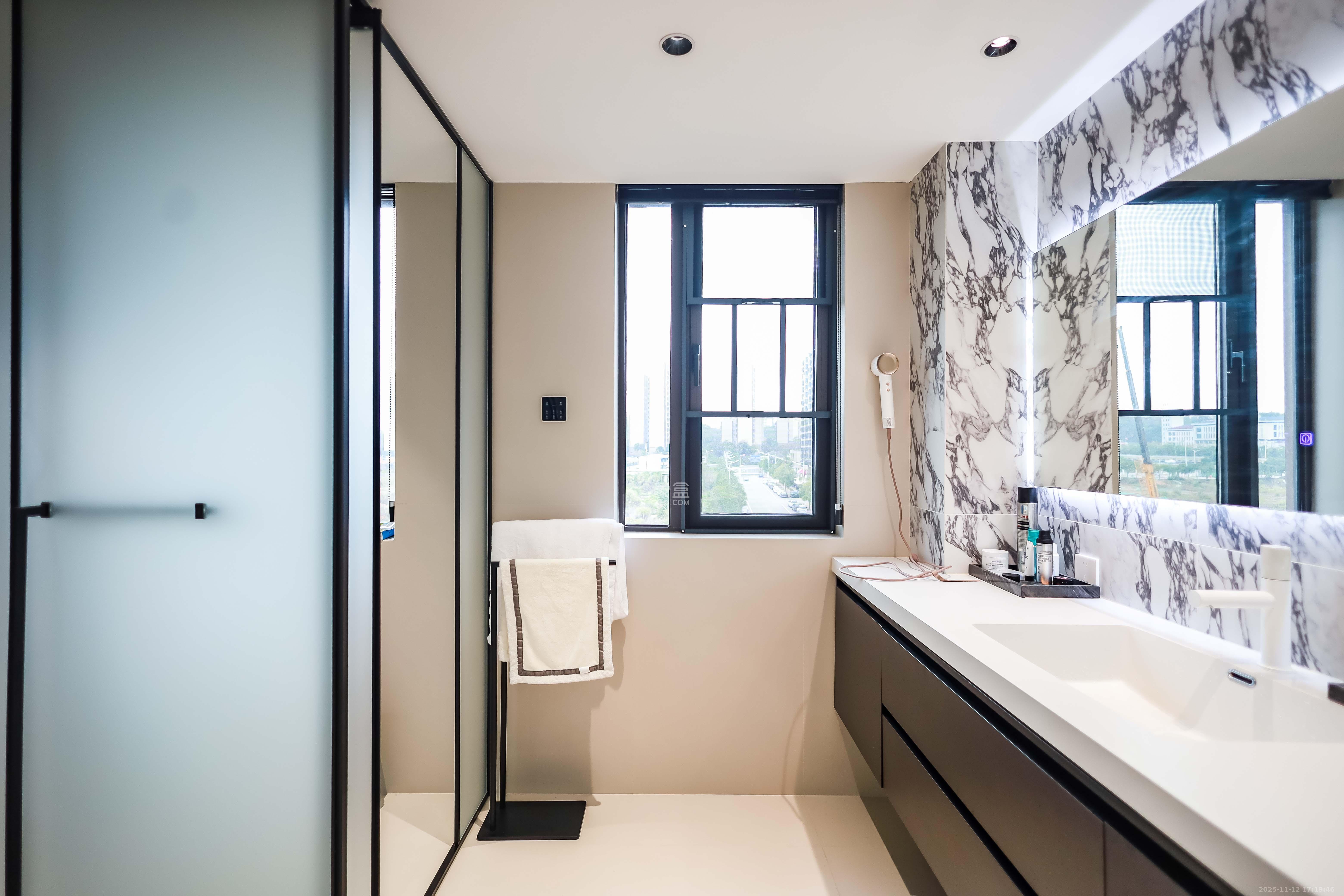 通号岭绣苑 3室2厅1卫 86.6万 通号岭绣苑 3室2厅1卫 86.6万卫生间