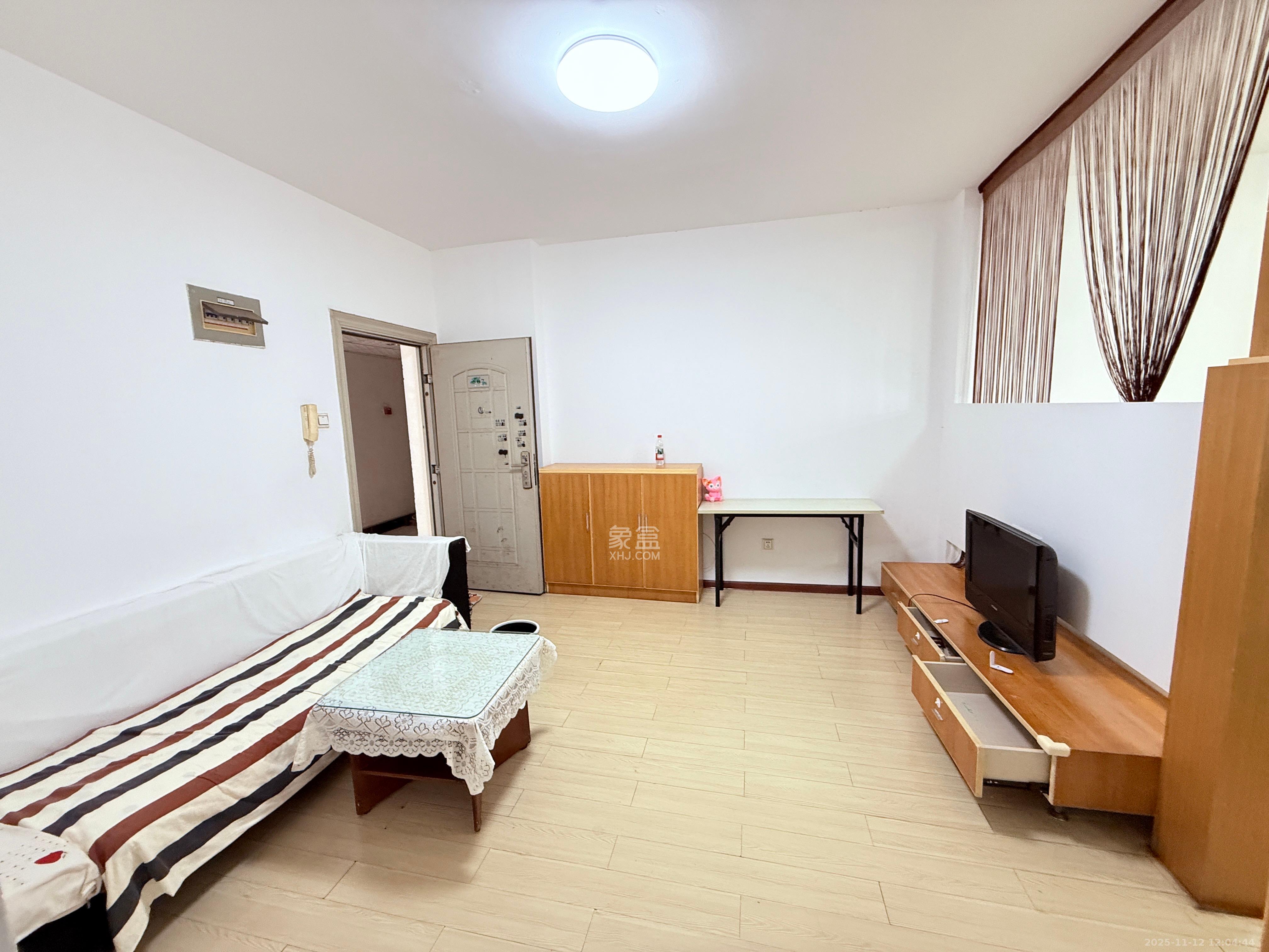 金碧文华  1室1厅1卫    1300.0元/月室内图