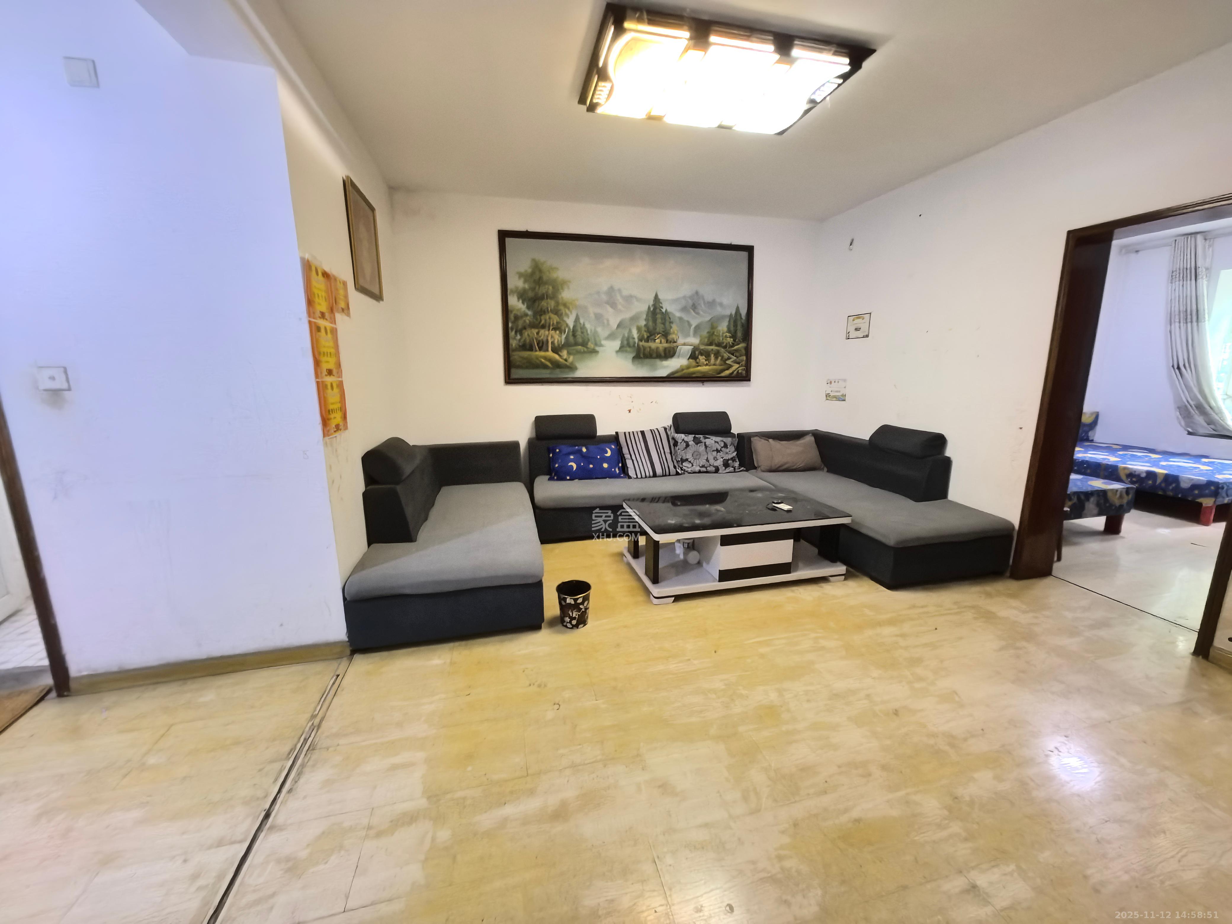 中南汽车世界  2室2厅1卫    1200.0元/月