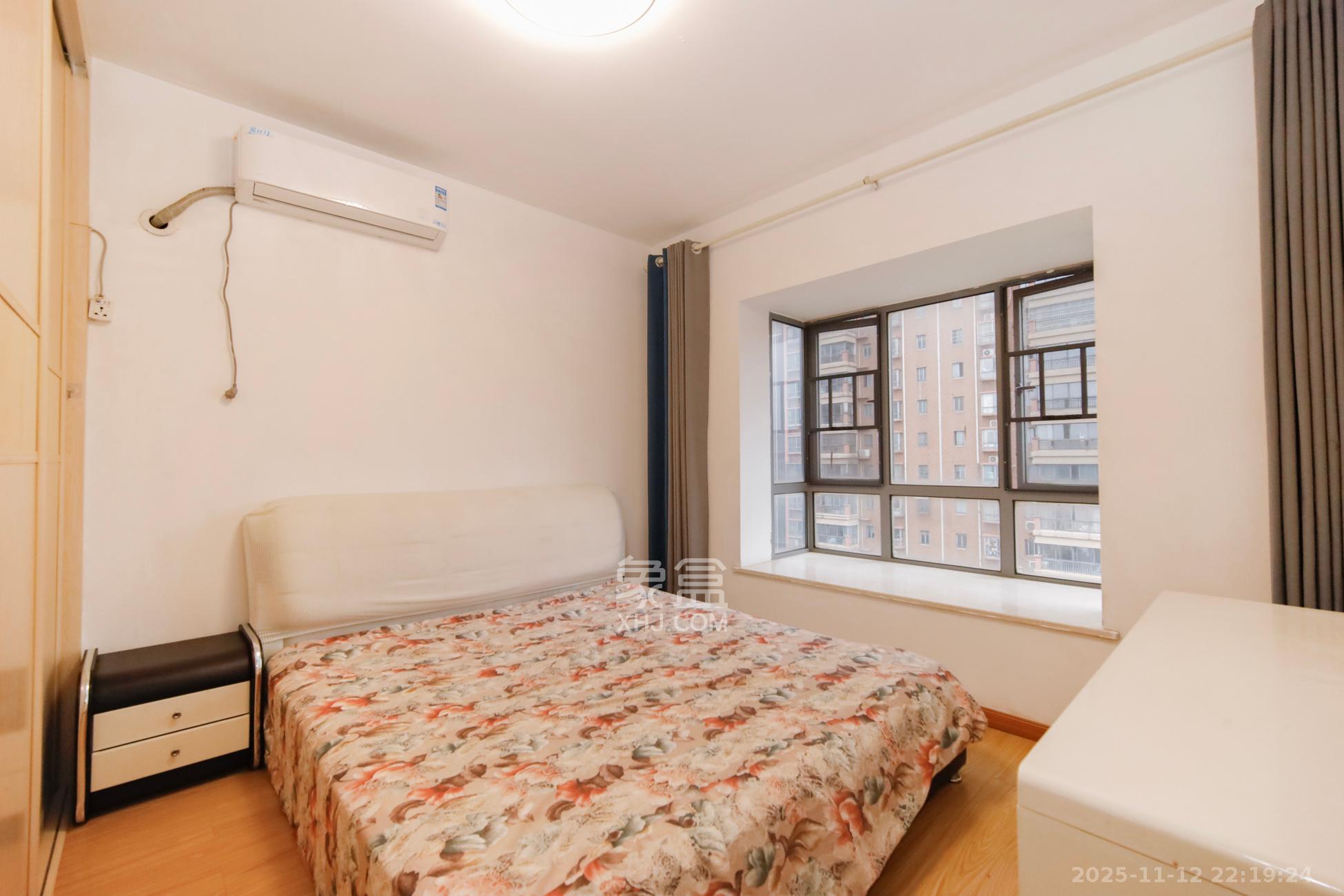 上海城小区  3室2厅2卫    88.0万卧室