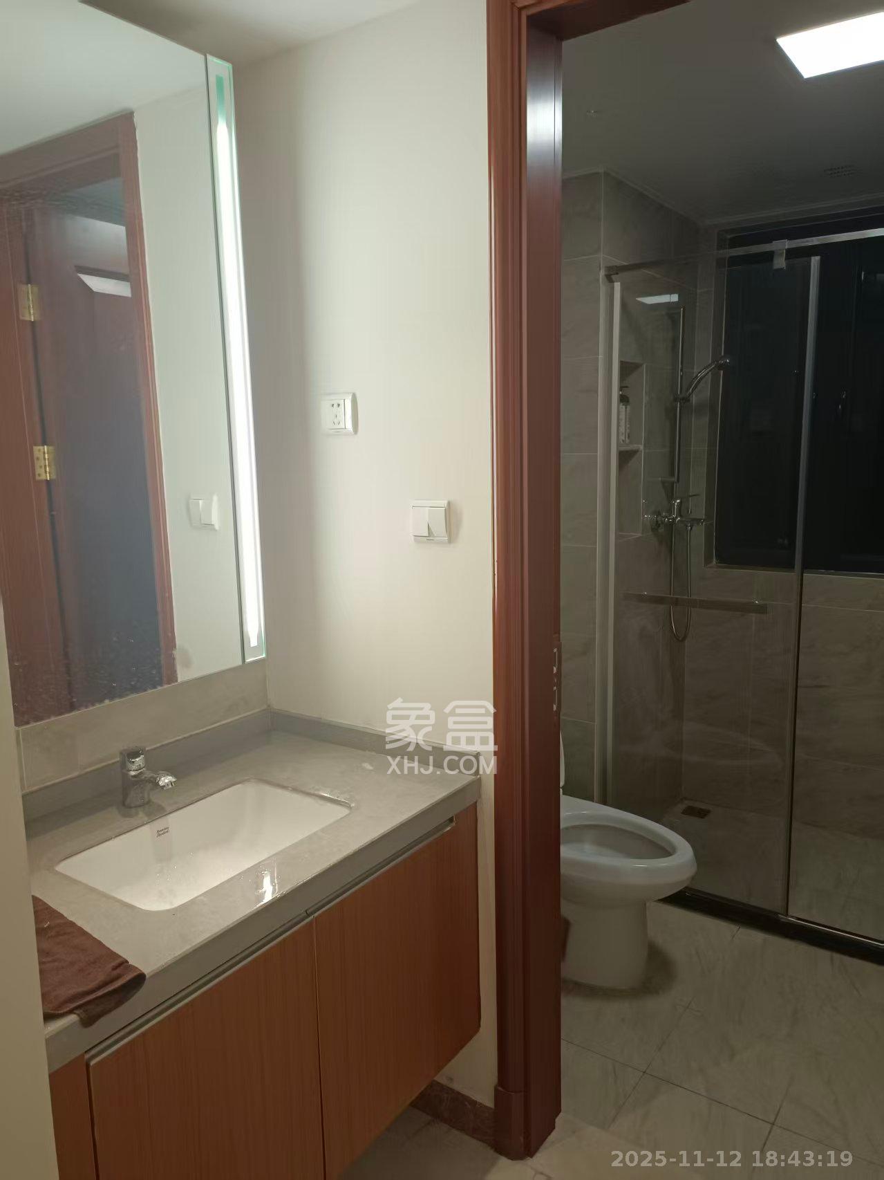 恒大书香门第  4室2厅2卫    1800.0元/月室内图