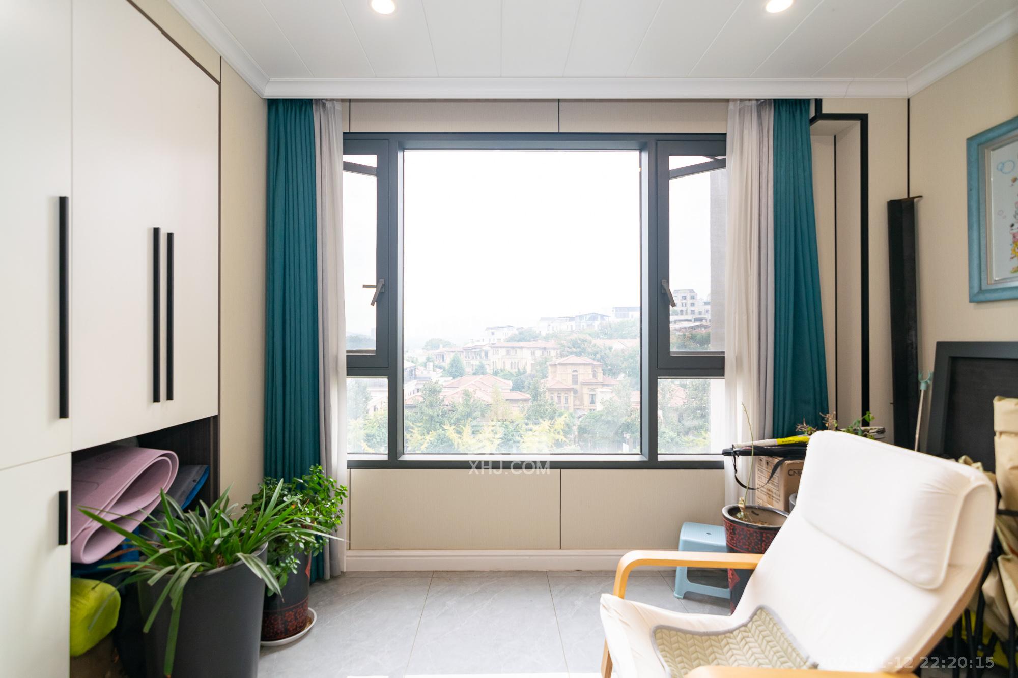 金地三千府(金地湖山樾、金地自在城) 4室3厅3卫 92.0万 金地三千府(金地湖山樾、金地自在城) 4室3厅3卫 92.0万阳台