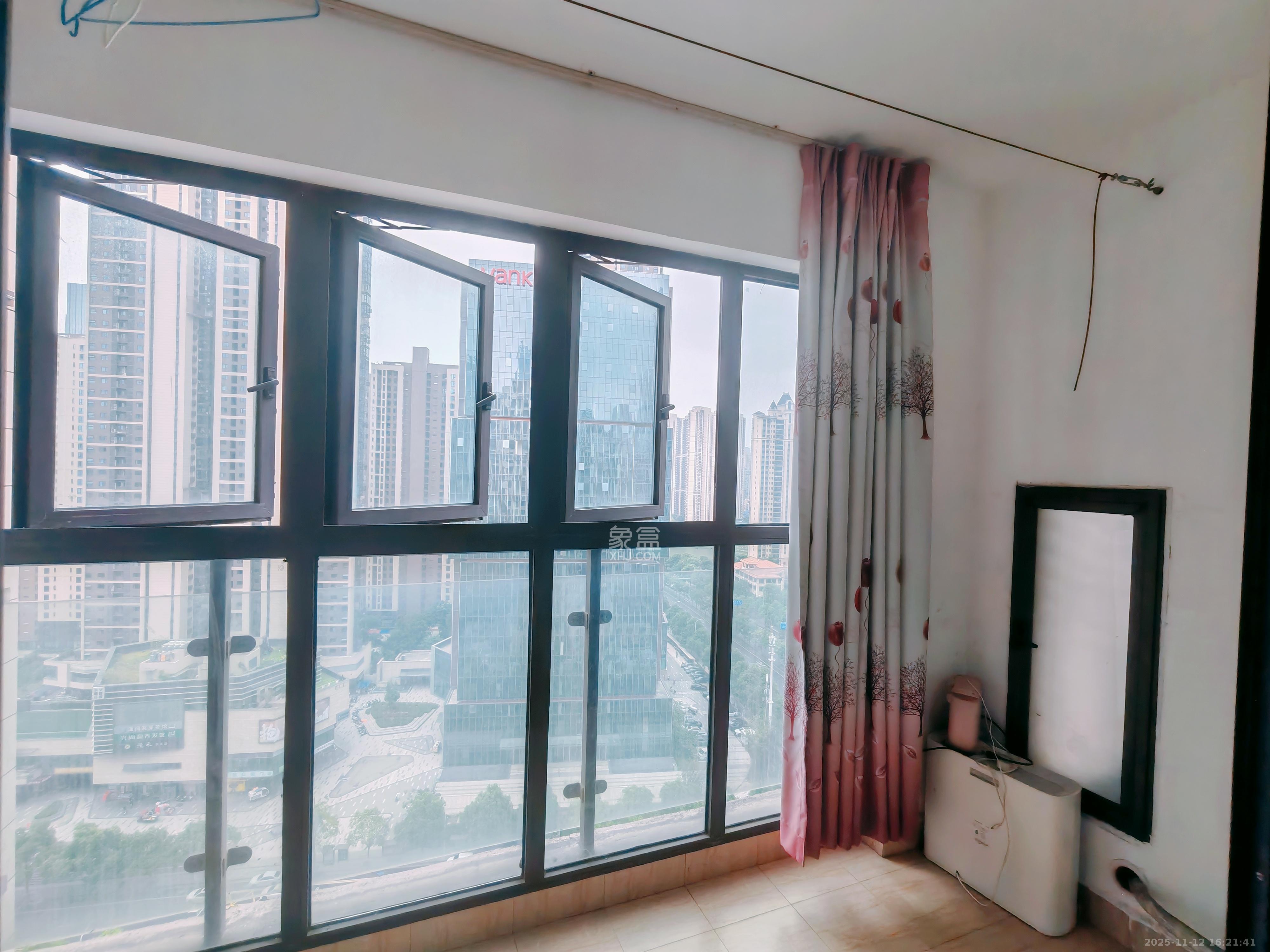 南山雍江汇（滨江国际新城）  3室2厅1卫    3300.0元/月室内图