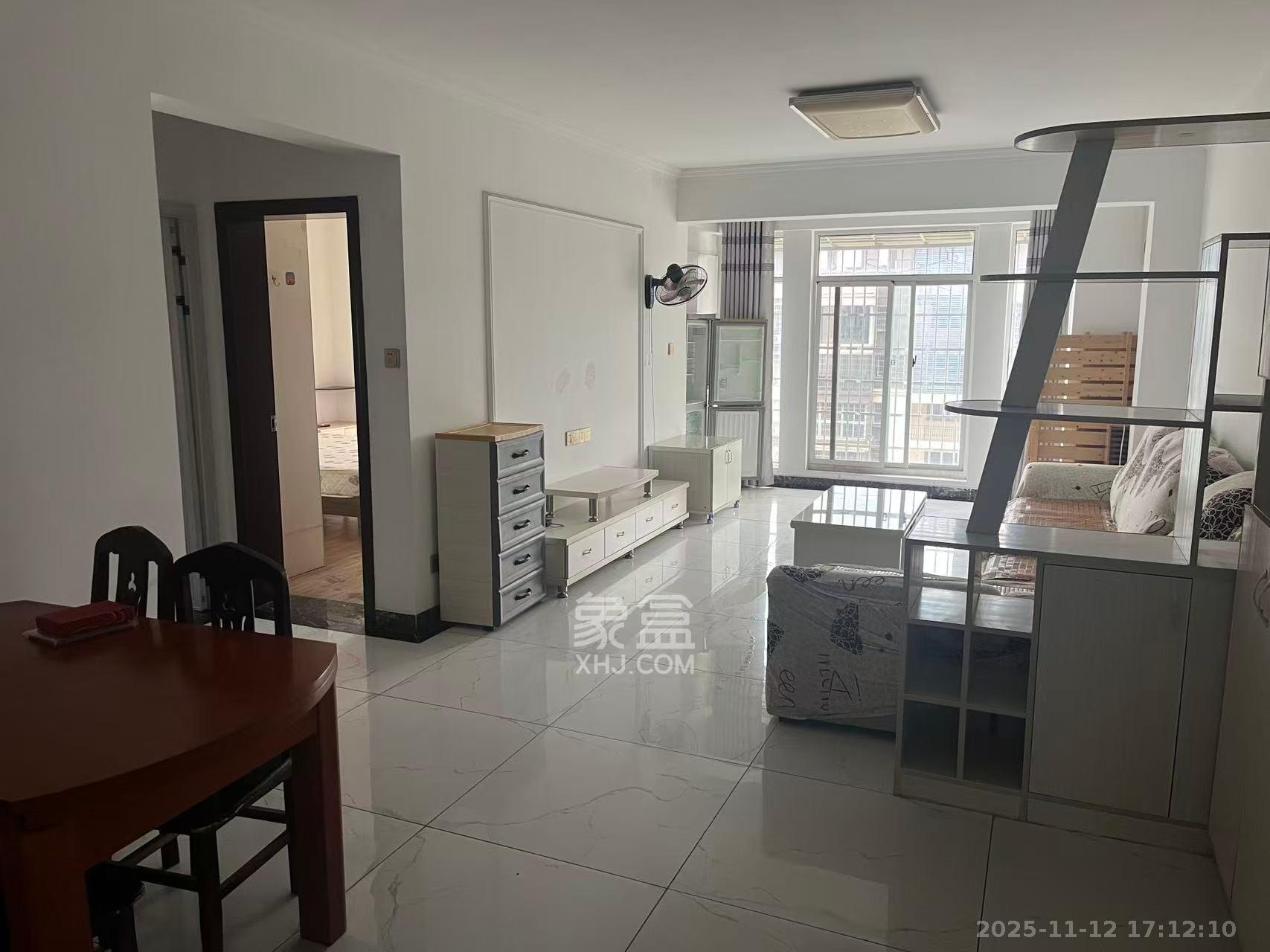 桥头家苑一期  2室2厅1卫    1700.0元/月室内图1