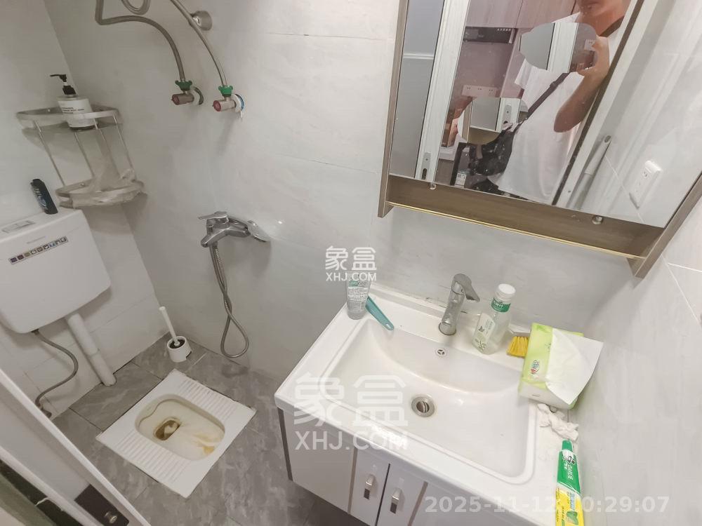 保利香槟国际 1室1厅1卫 1000.0元/月 保利香槟国际 1室1厅1卫 1000.0元/月室内图