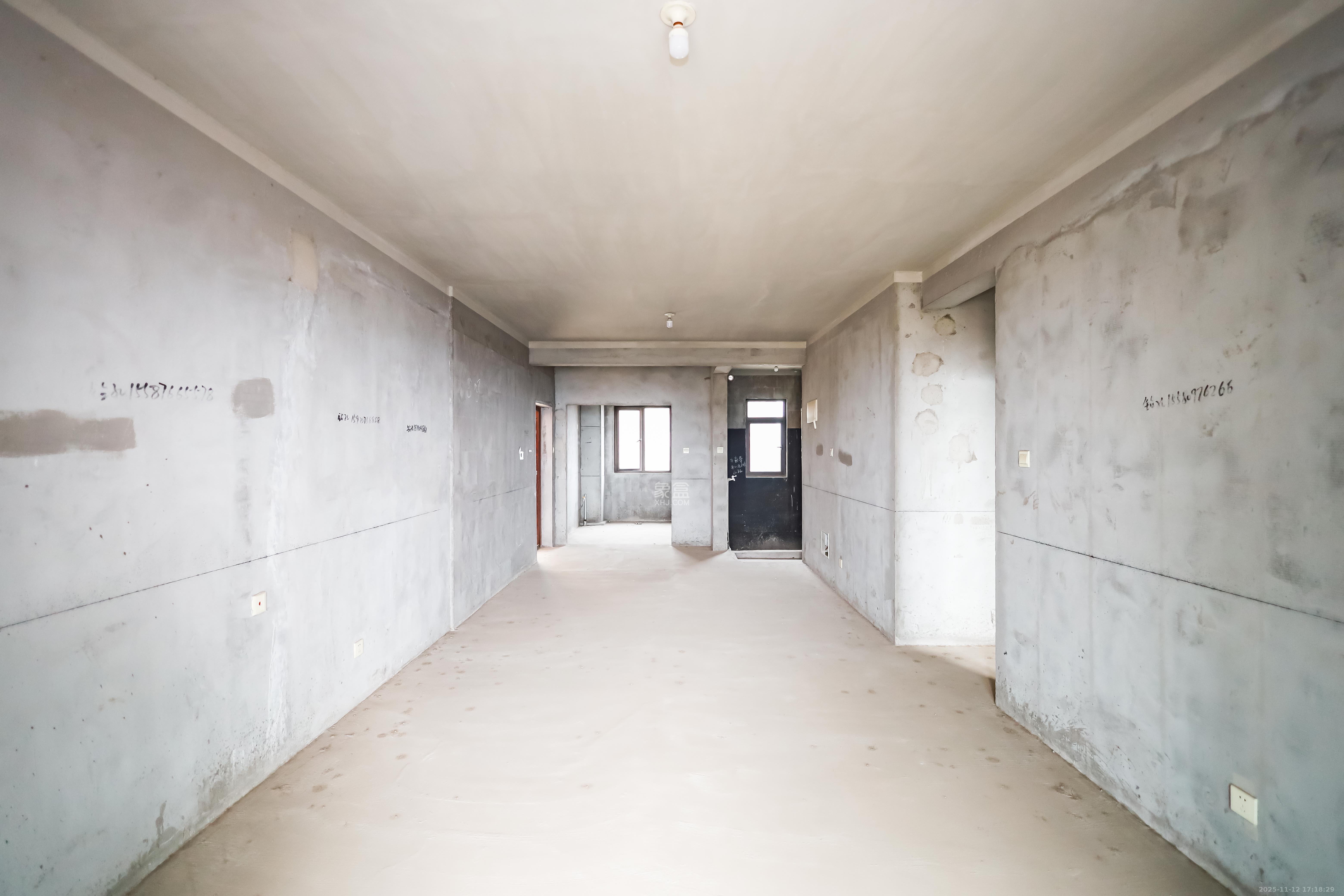 奥克斯缔壹城 4室2厅2卫 94.8万 奥克斯缔壹城 4室2厅2卫 94.8万客厅