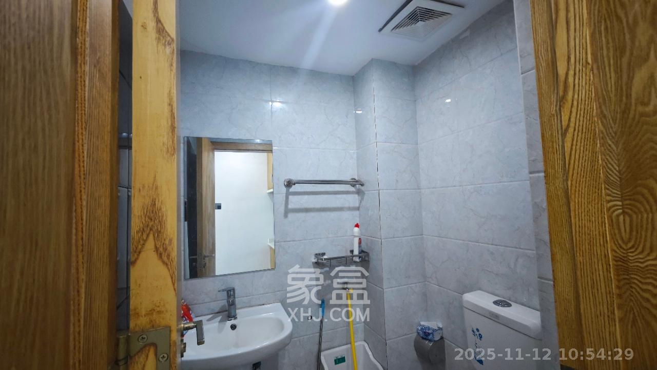 万坤图财富广场 1室1厅1卫 5000.0元/月 万坤图财富广场 1室1厅1卫 5000.0元/月室内图