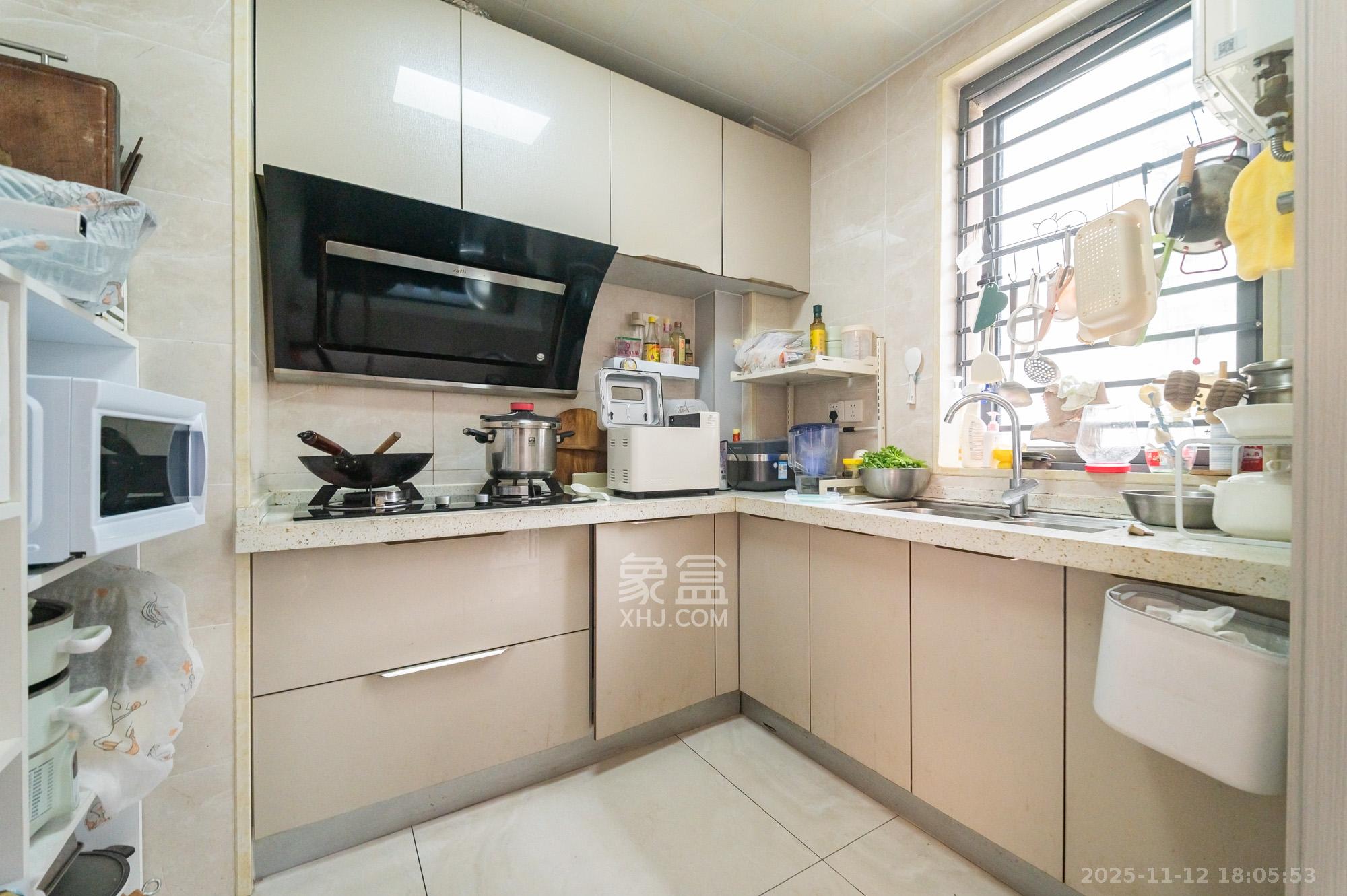 中建悦和城  4室2厅2卫    116.0万厨房