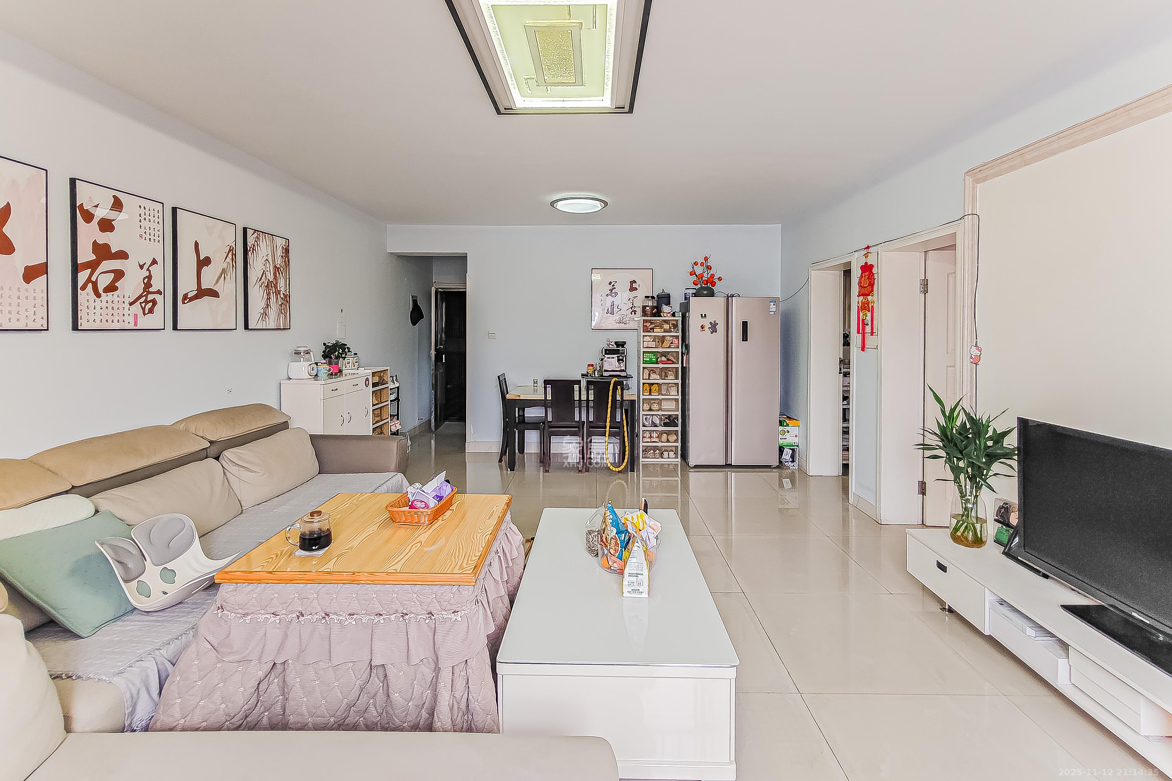 飞达大厦 2室2厅1卫 145.0万 飞达大厦 2室2厅1卫 145.0万客厅