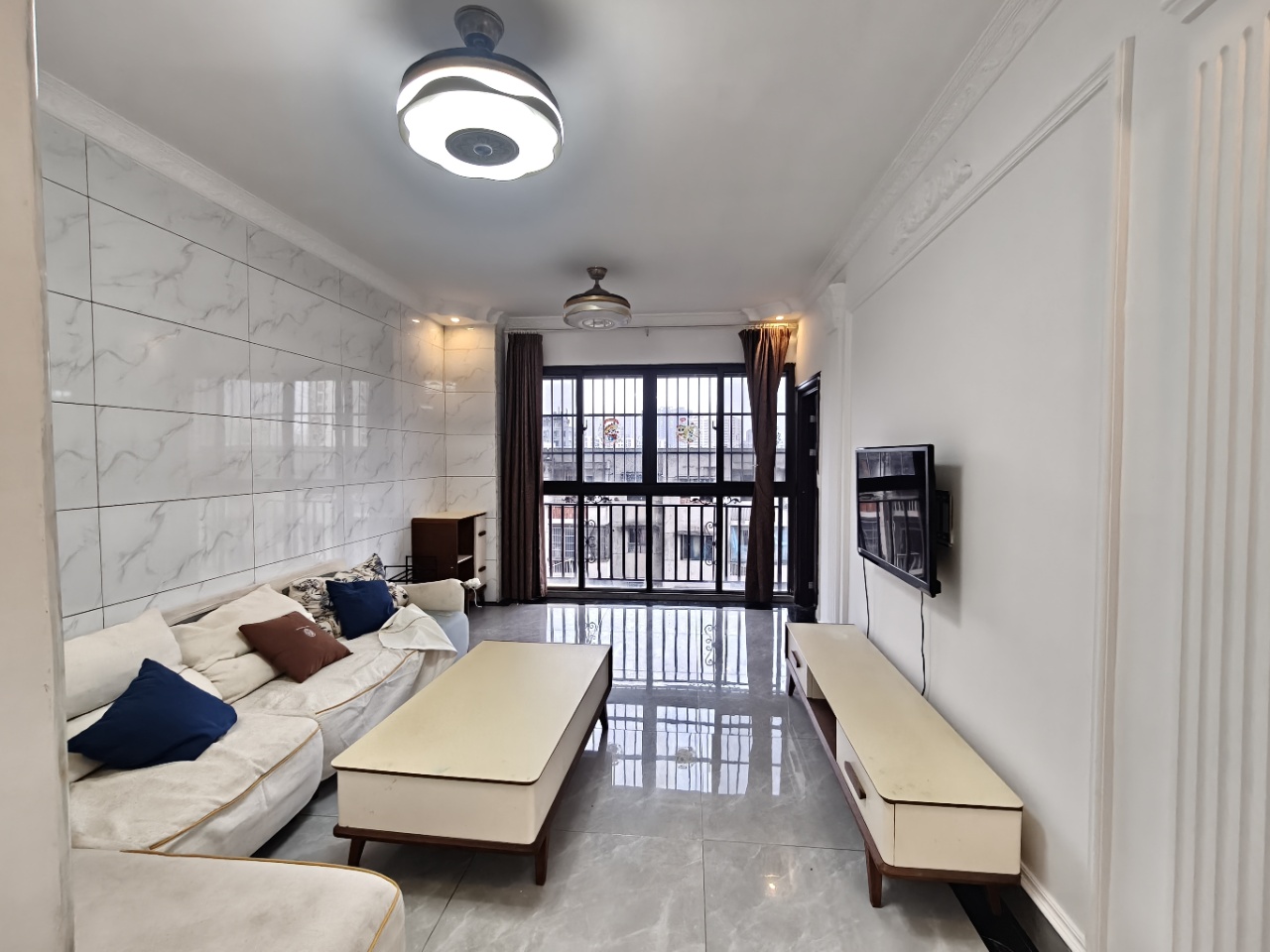 鑫生棕榈泉国际公馆  3室2厅1卫    2600.0元/月