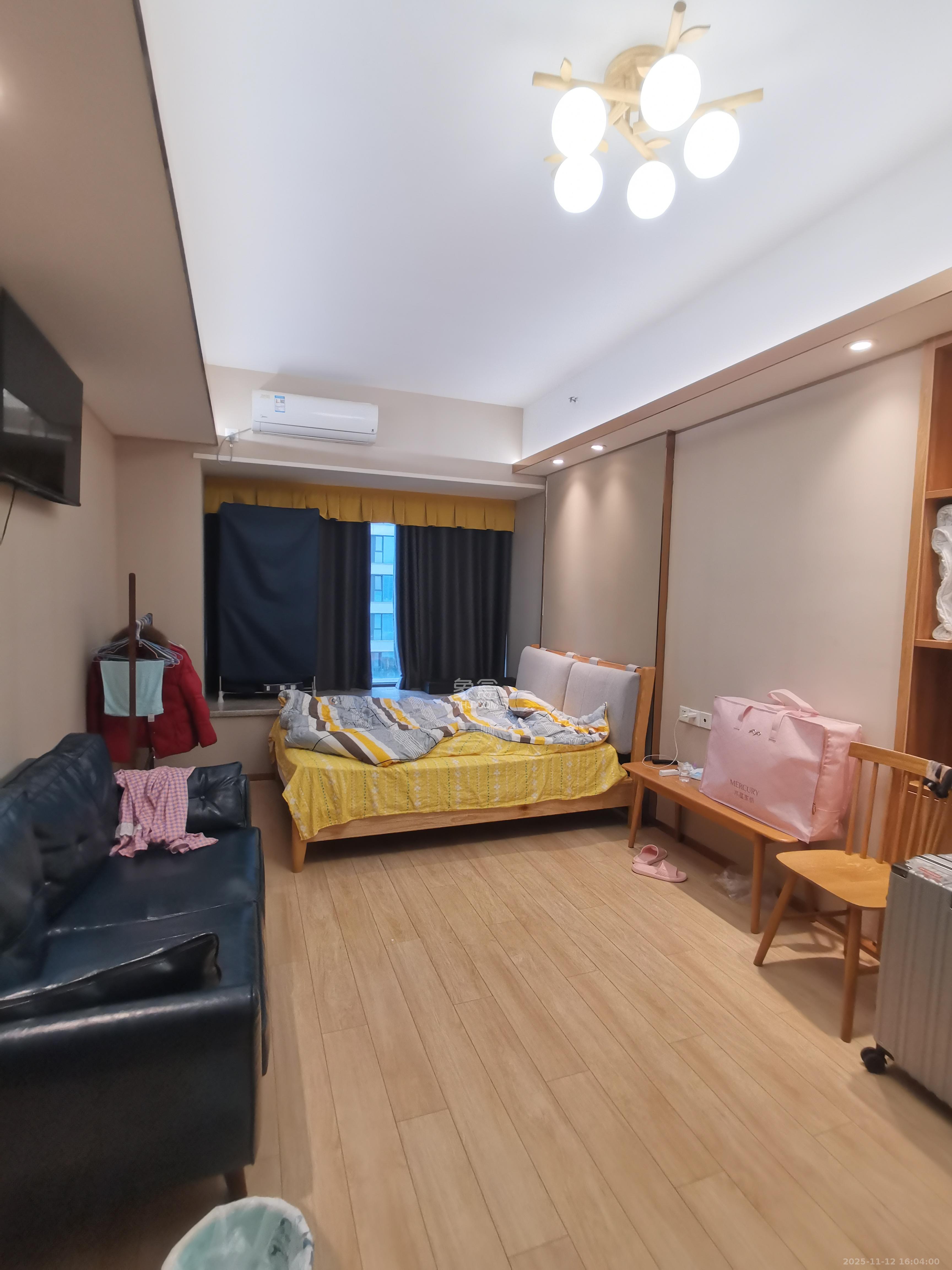 远洋外滩壹号  1室1厅1卫    2000.0元/月