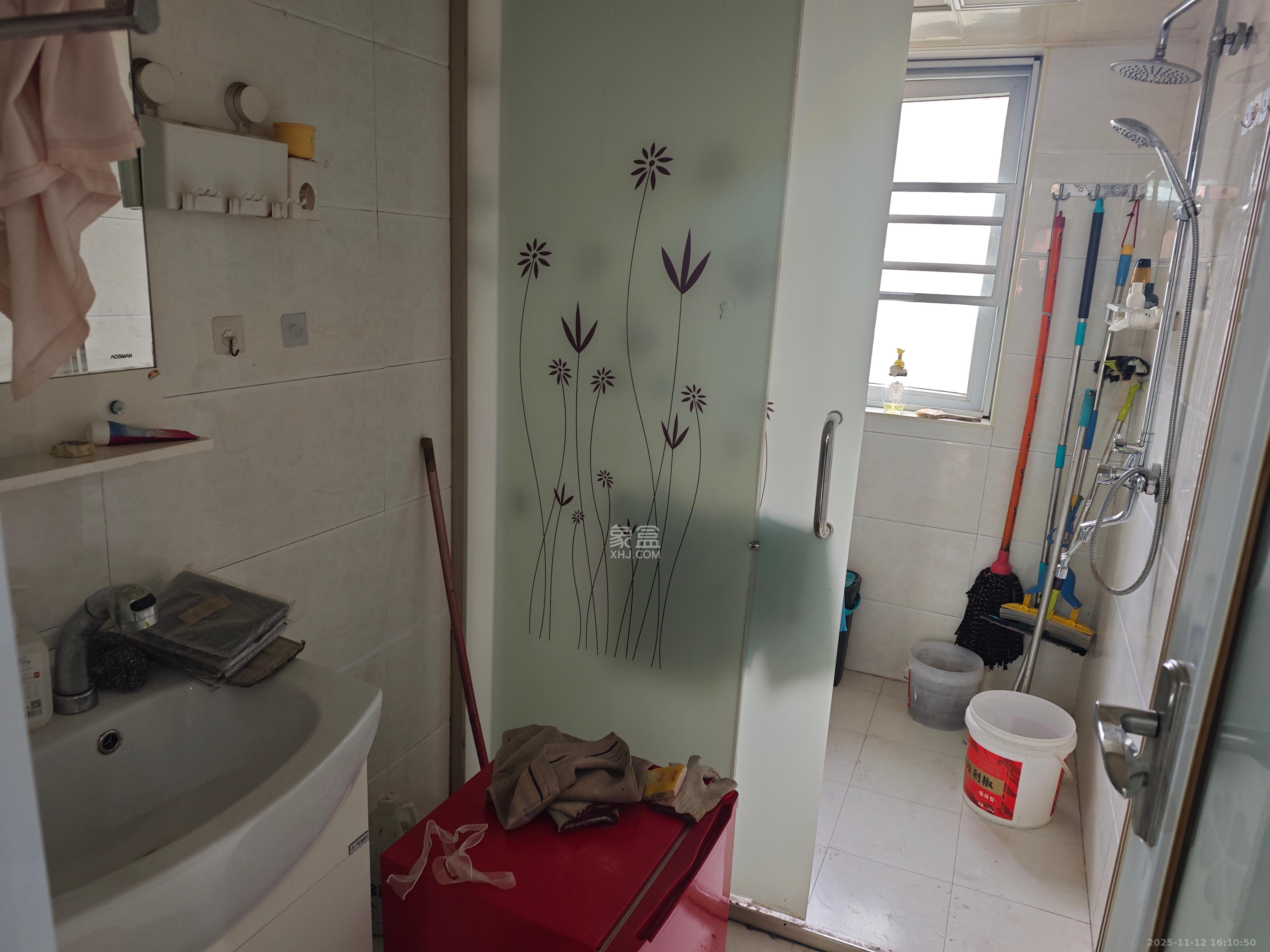 丽发新城  1室2厅2卫    1800.0元/月室内图