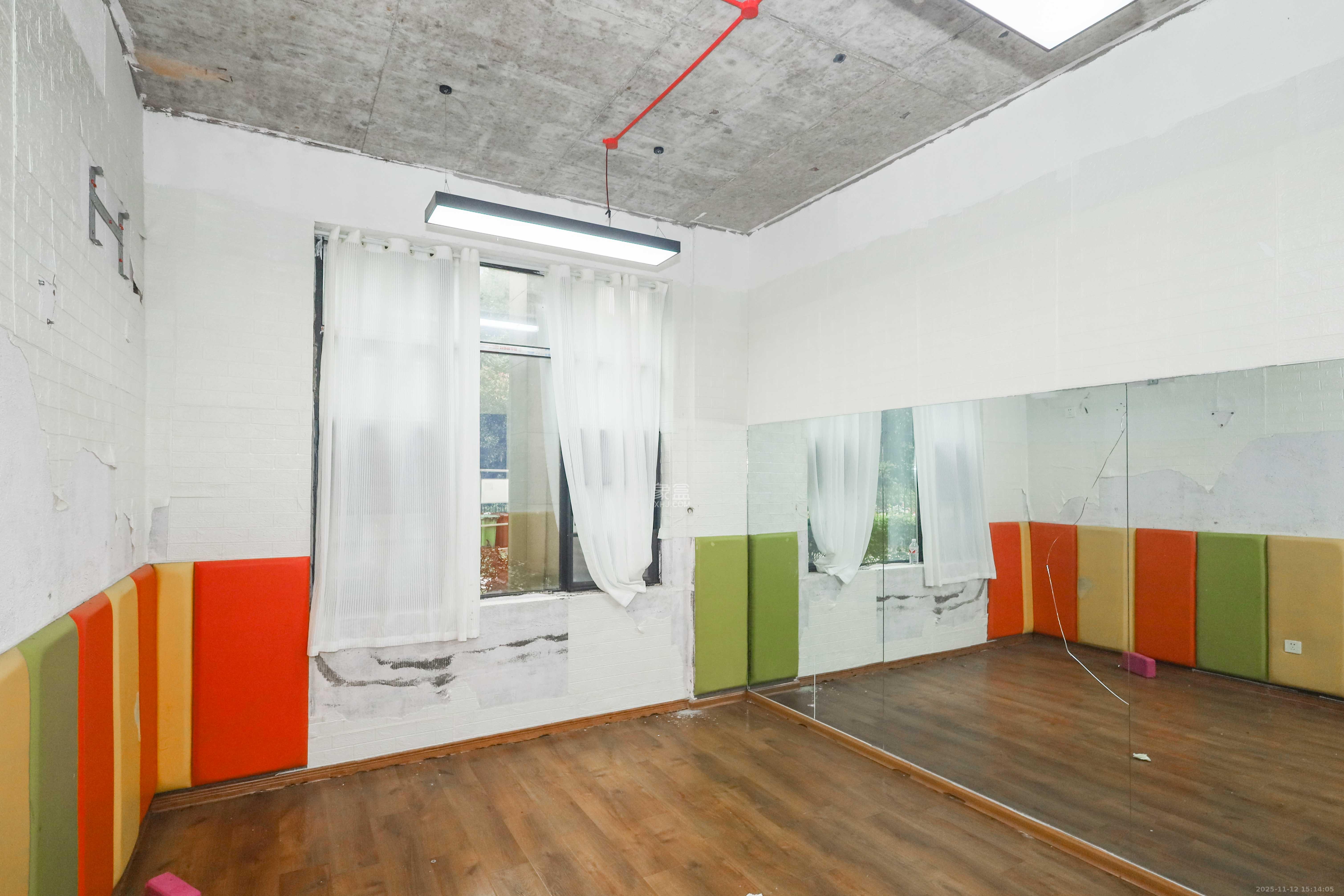 天元涉外景园C区  4室2厅1卫    145.0万卧室