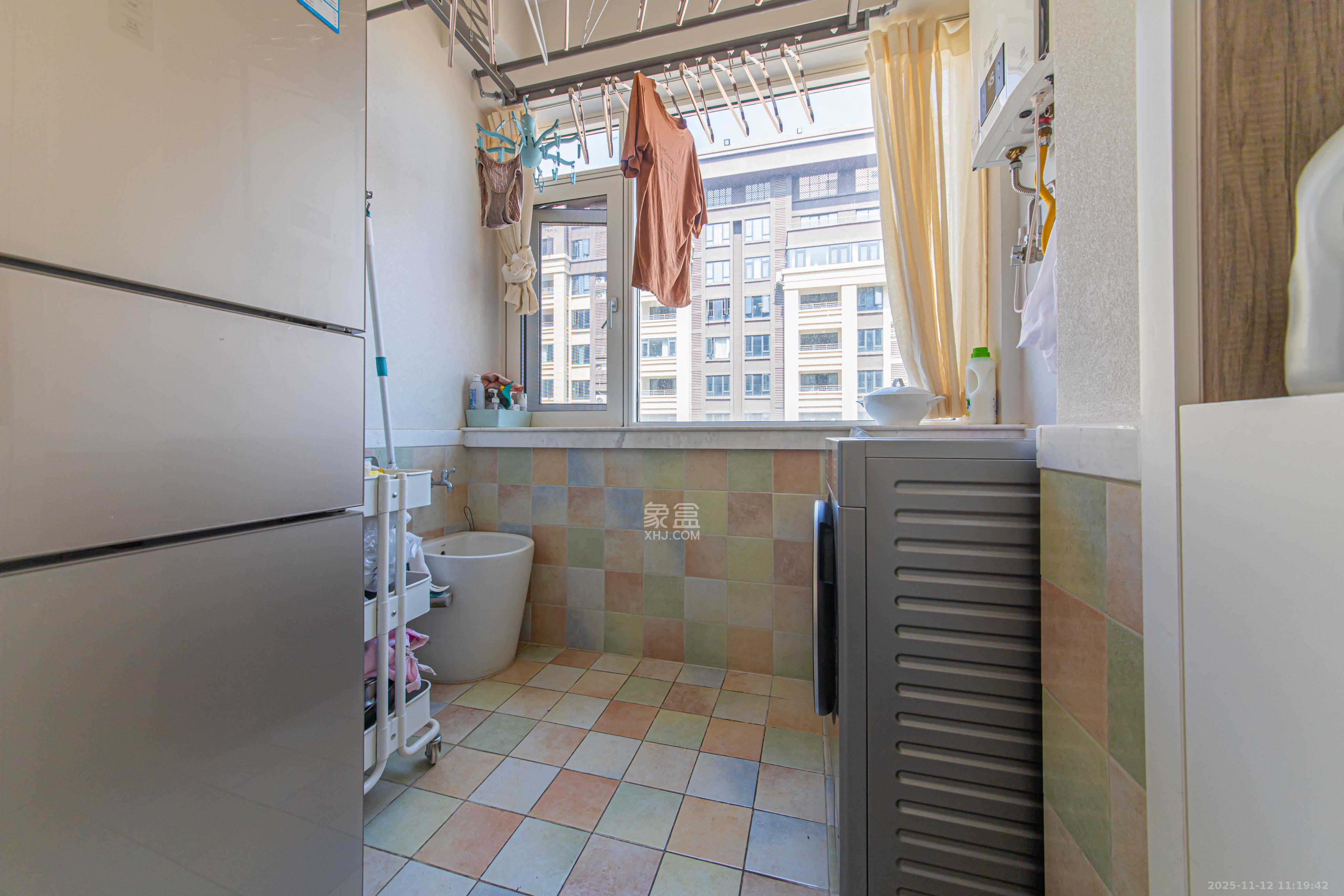 和泓融成府  3室2厅2卫    3200.0元/月室内图