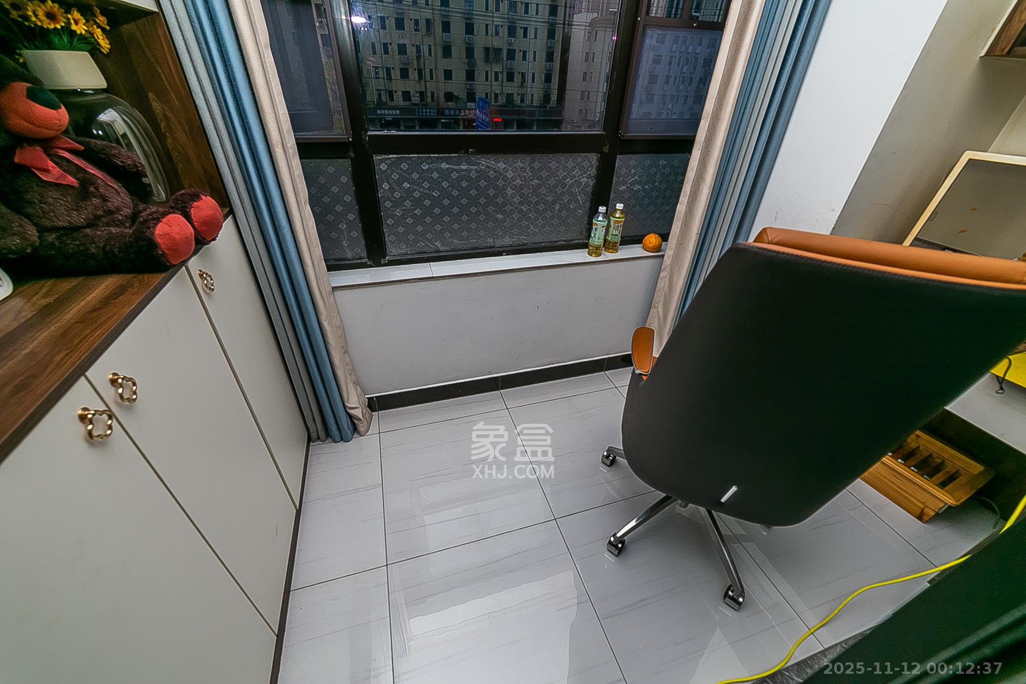 中国铁建金色蓝庭 3室2厅2卫 148.0万 中国铁建金色蓝庭 3室2厅2卫 148.0万阳台