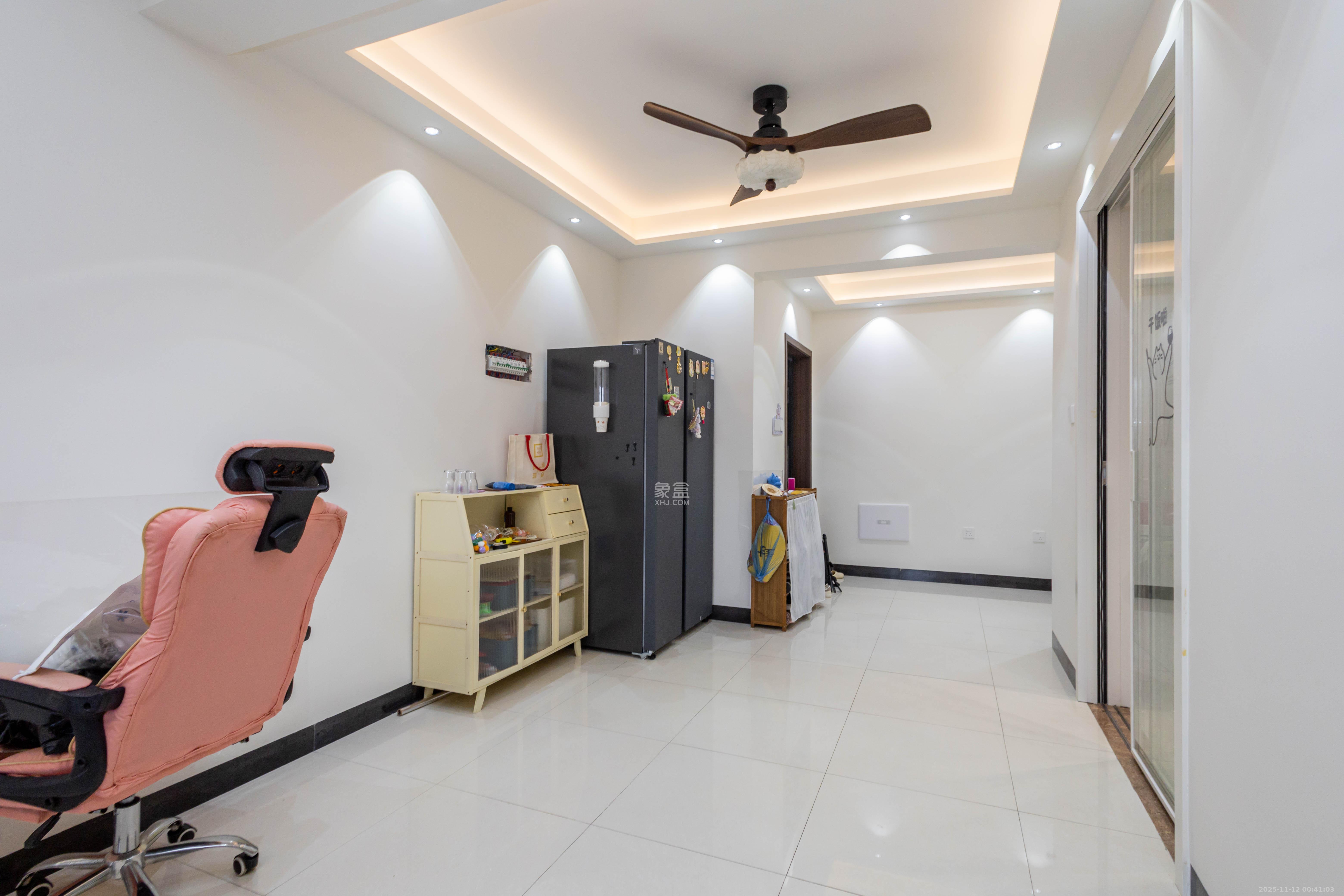 爵士湘 4室2厅1卫 68.0万 爵士湘 4室2厅1卫 68.0万客厅