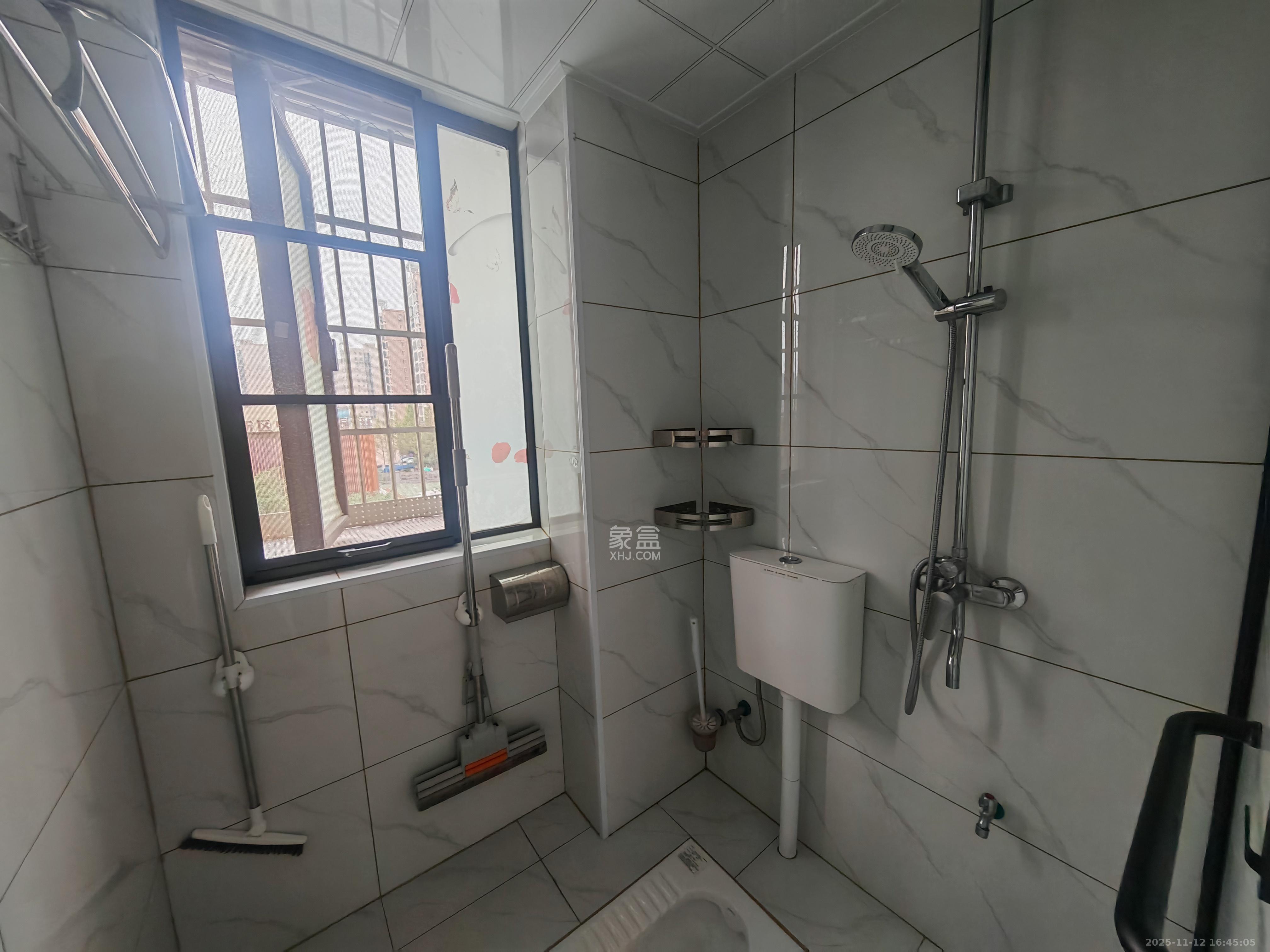 和润园三期  2室2厅1卫    2300.0元/月室内图