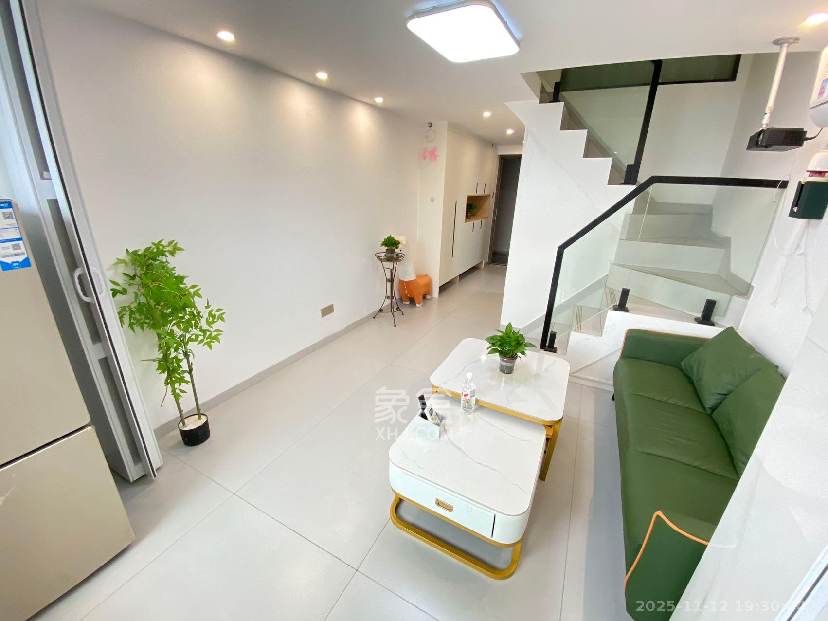 卓越伊景寓 2室1厅1卫 2200.0元/月 卓越伊景寓 2室1厅1卫 2200.0元/月室内图