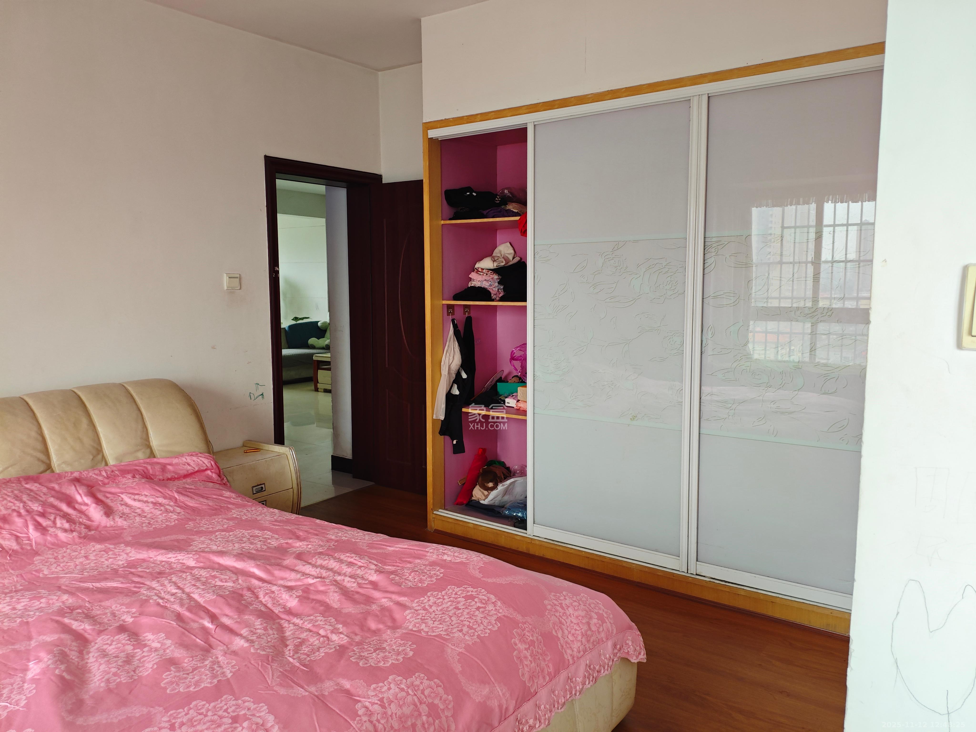 广场之星  3室2厅0卫    2000.0元/月室内图