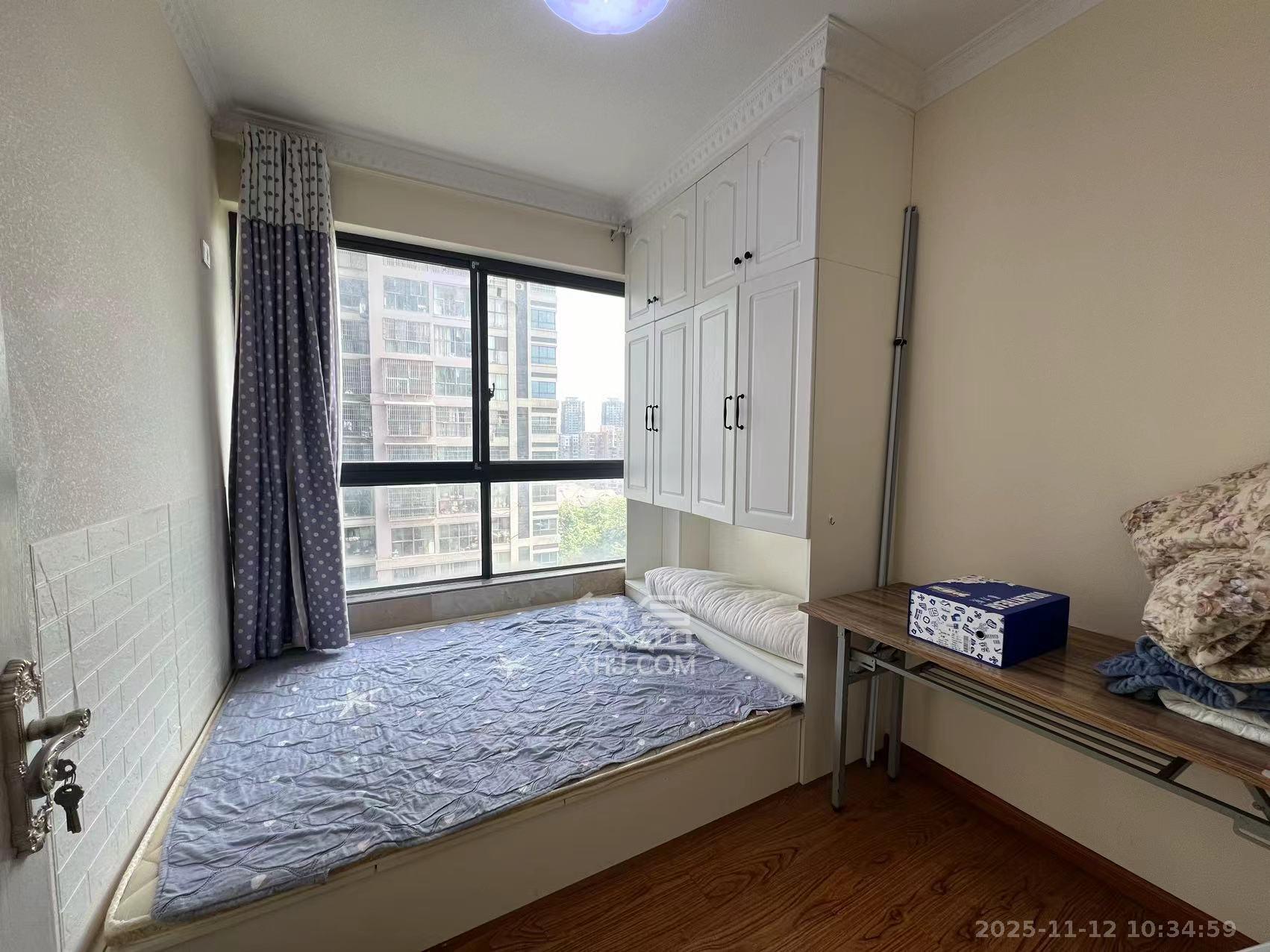 花样年华  4室2厅2卫    2400.0元/月室内图