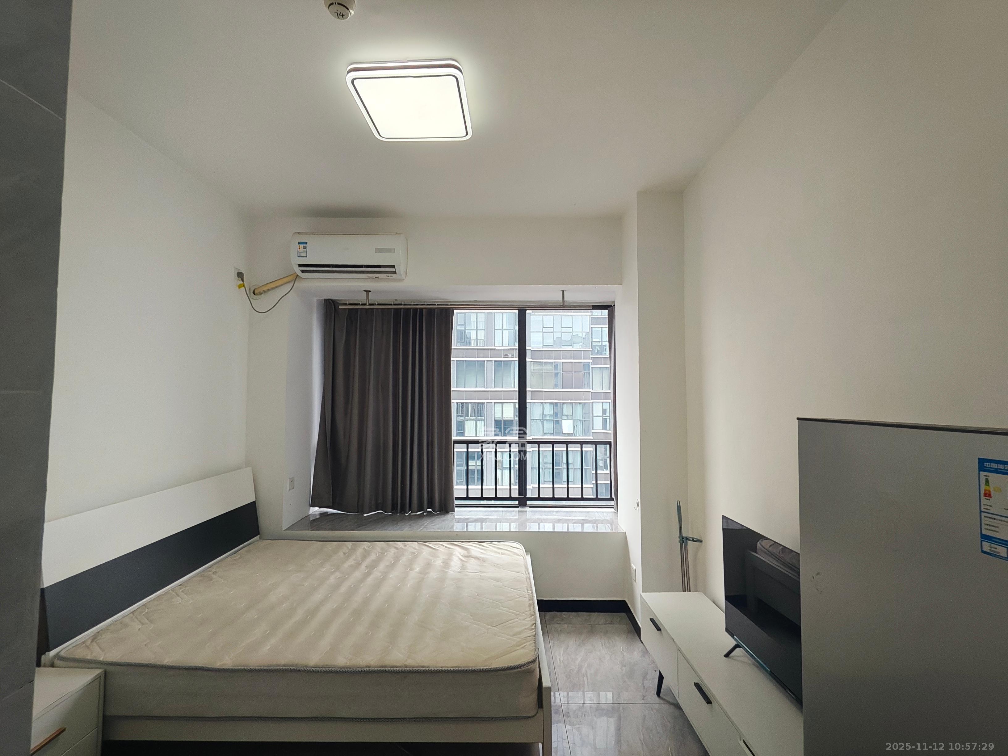 龙湖铂金岛  1室1厅1卫    1600.0元/月