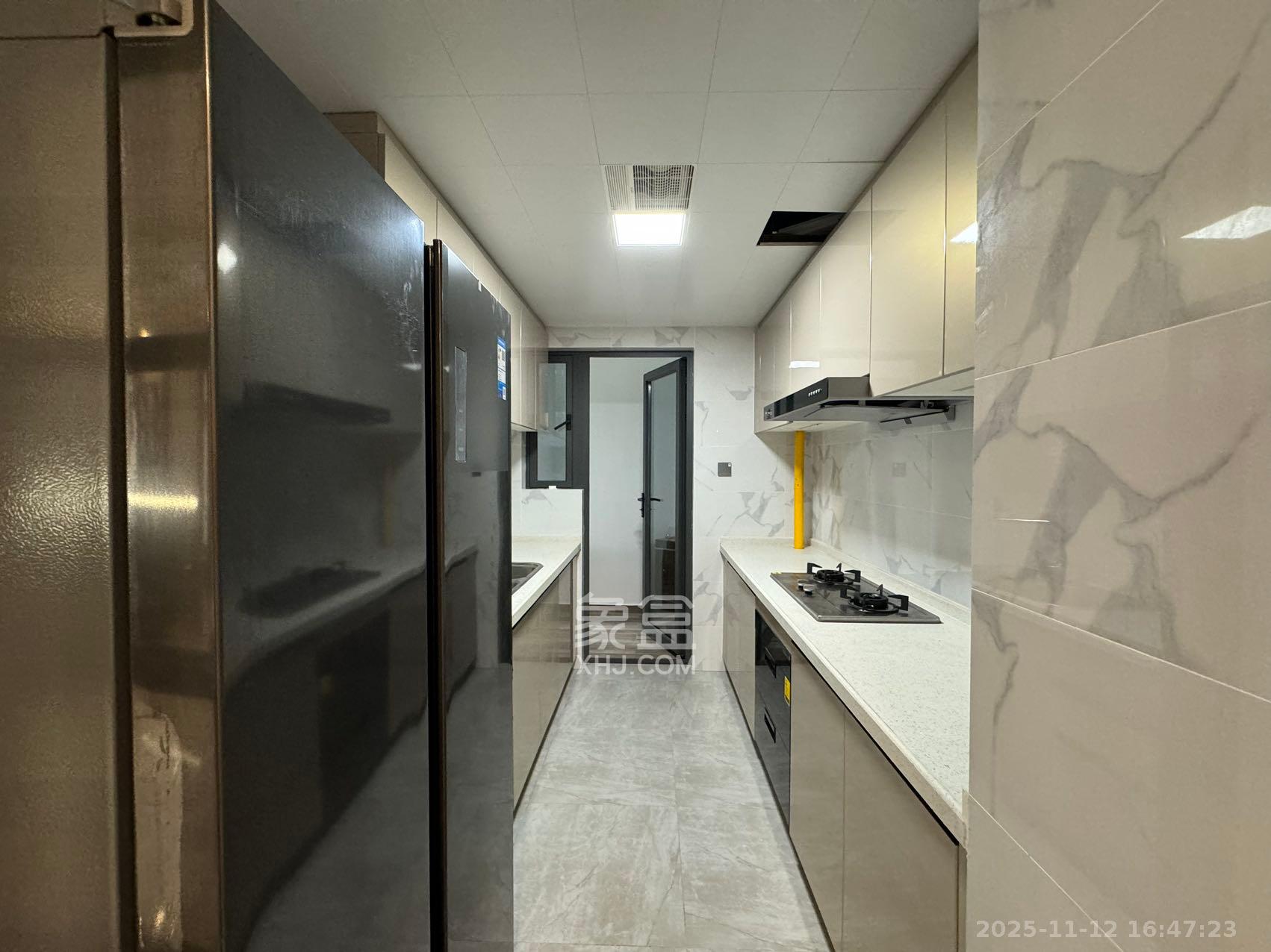 绿地V岛  3室1厅2卫    5200.0元/月室内图