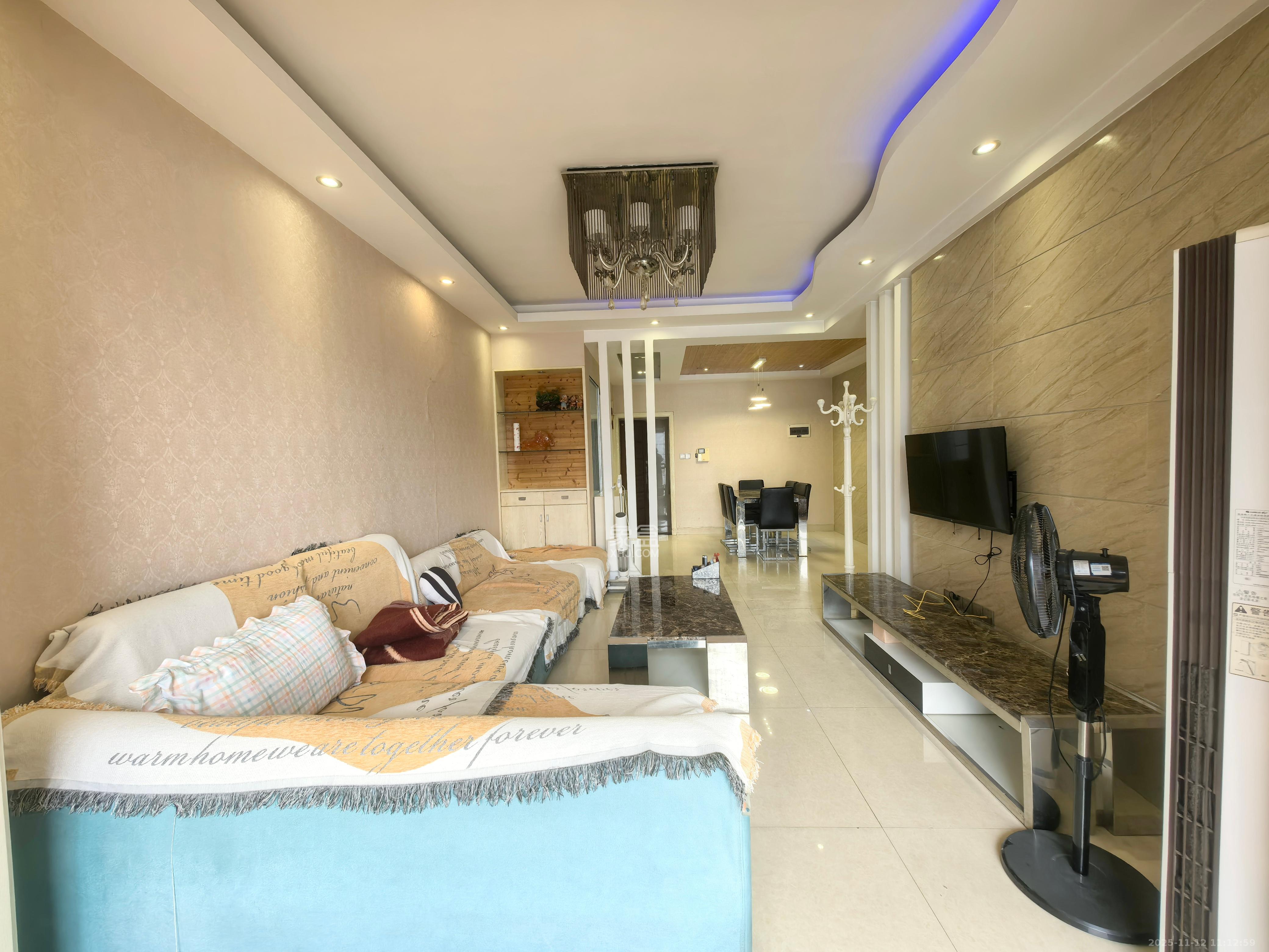 新华都万家城  2室2厅1卫    2500.0元/月室内图