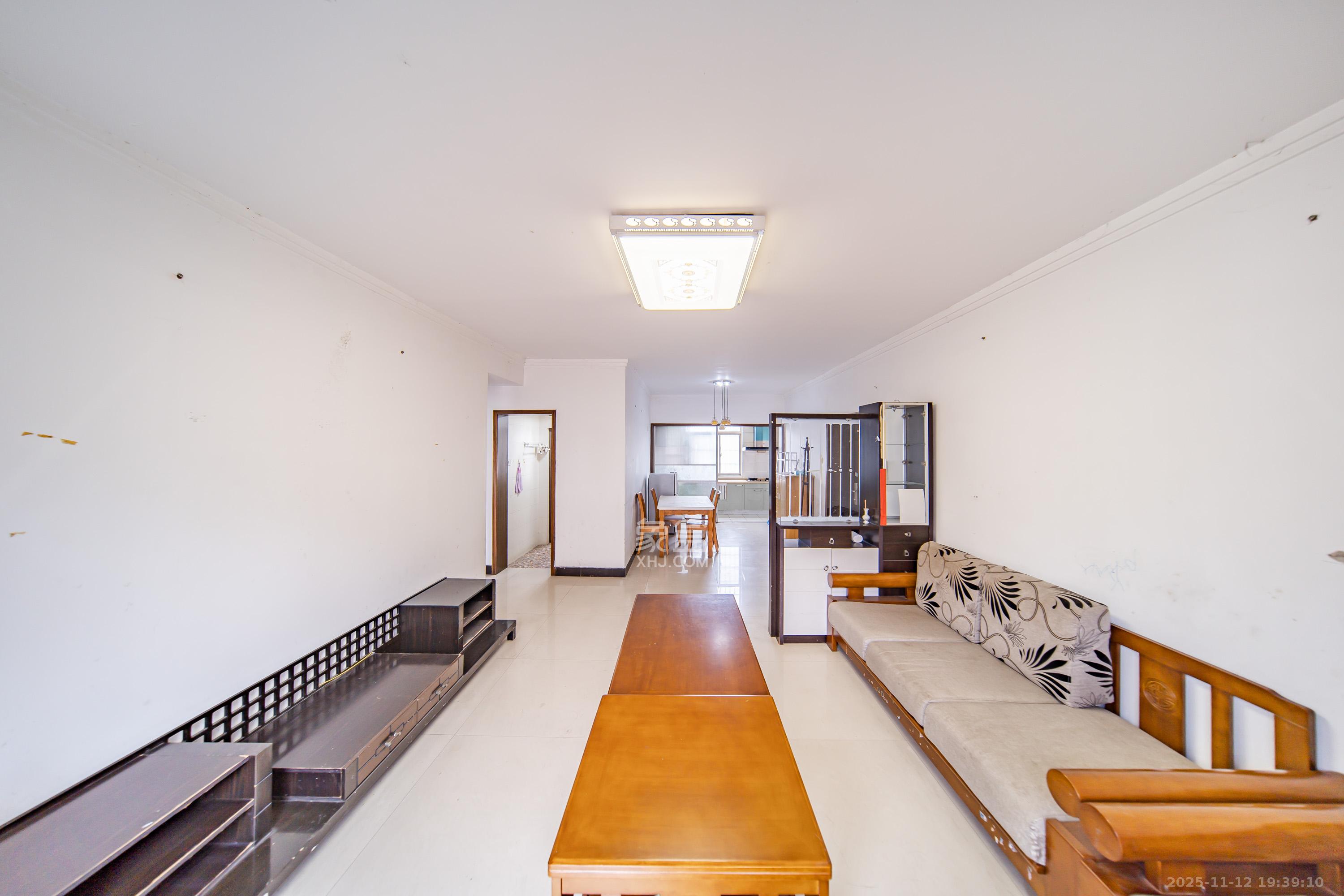 四季美景一、二期 2室2厅1卫 72.0万 四季美景一、二期 2室2厅1卫 72.0万客厅