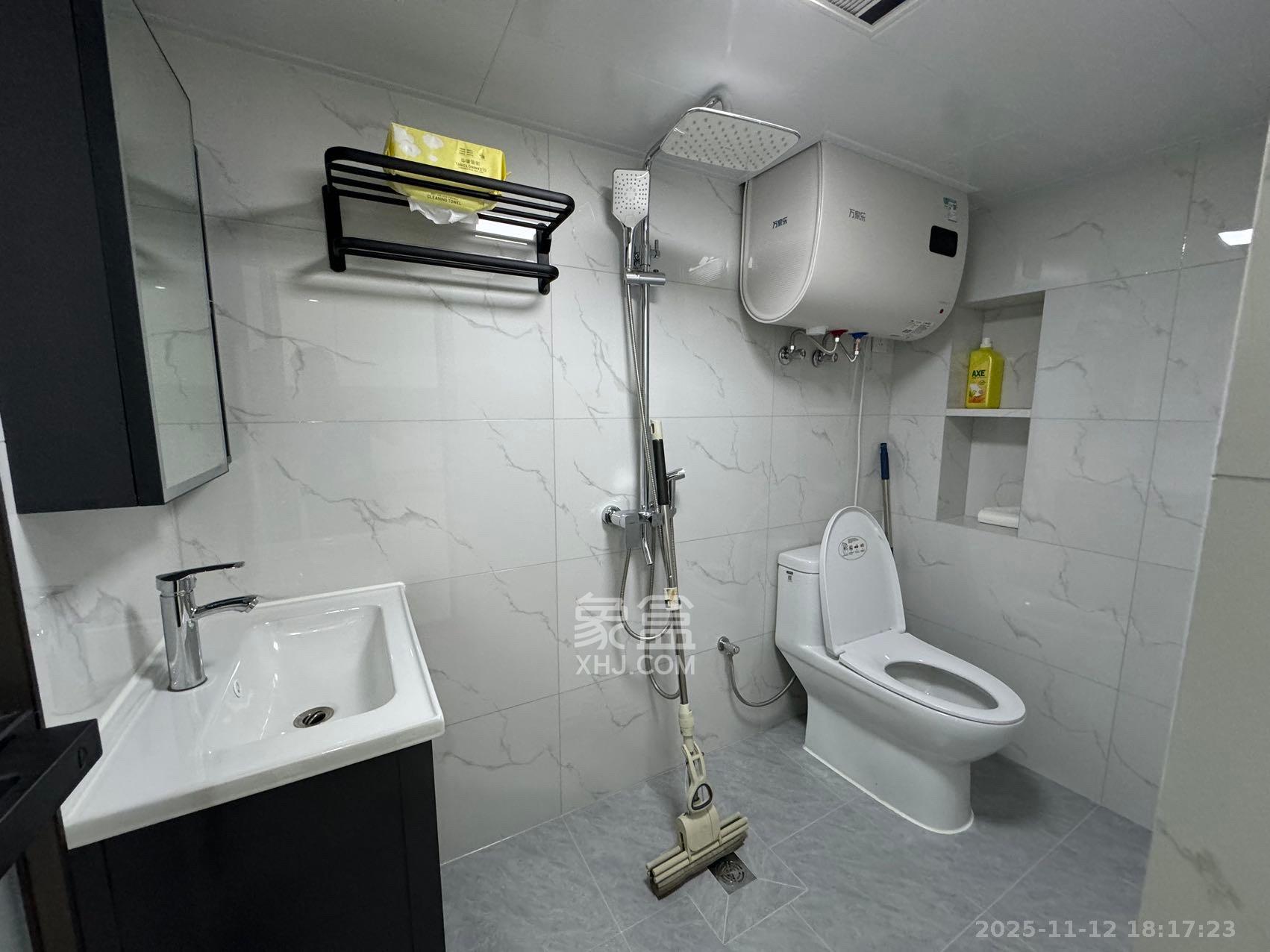 保利天禧EF区  2室1厅1卫    2800.0元/月室内图