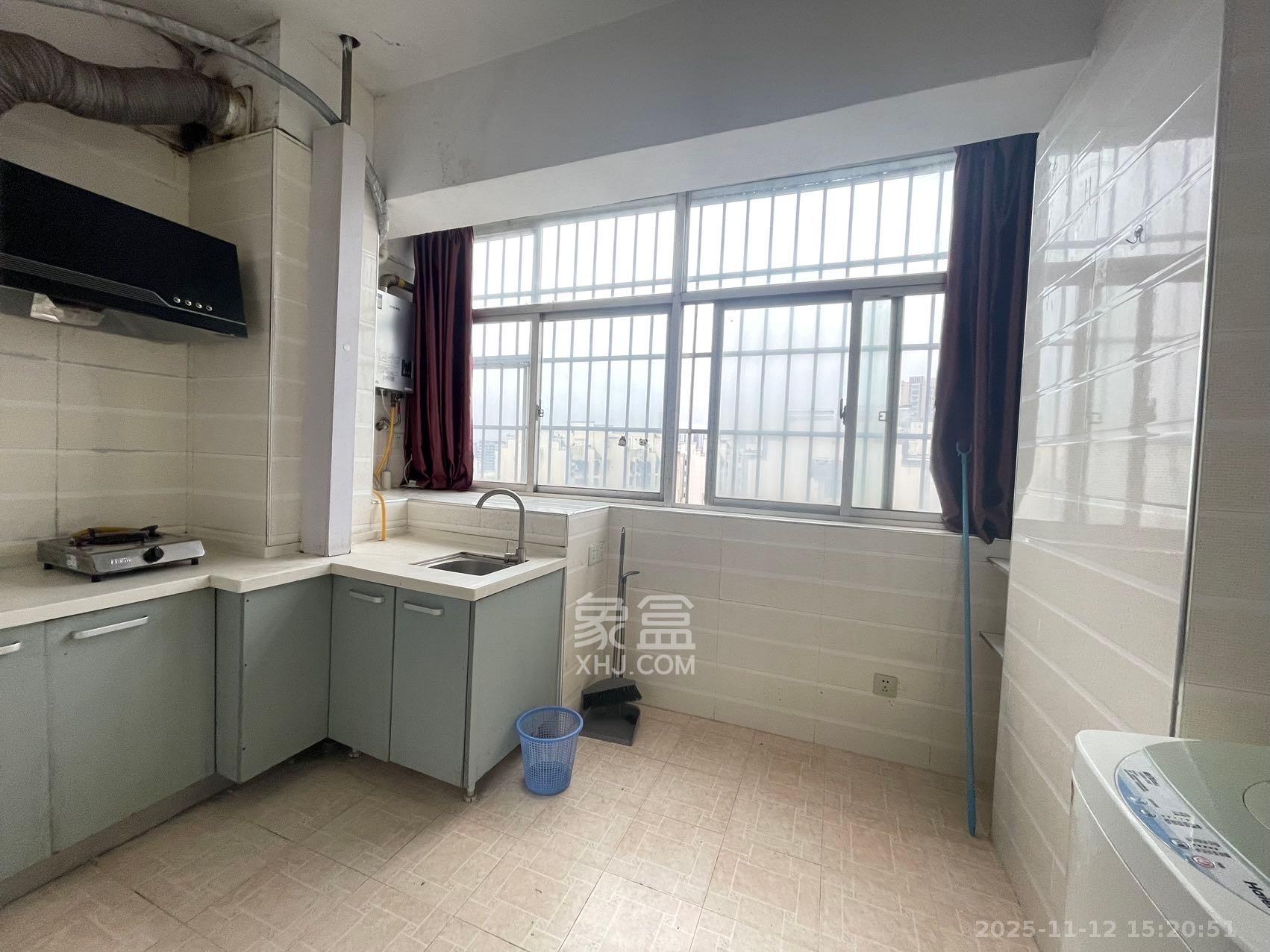 观湖公寓  1室1厅1卫    1600.0元/月室内图