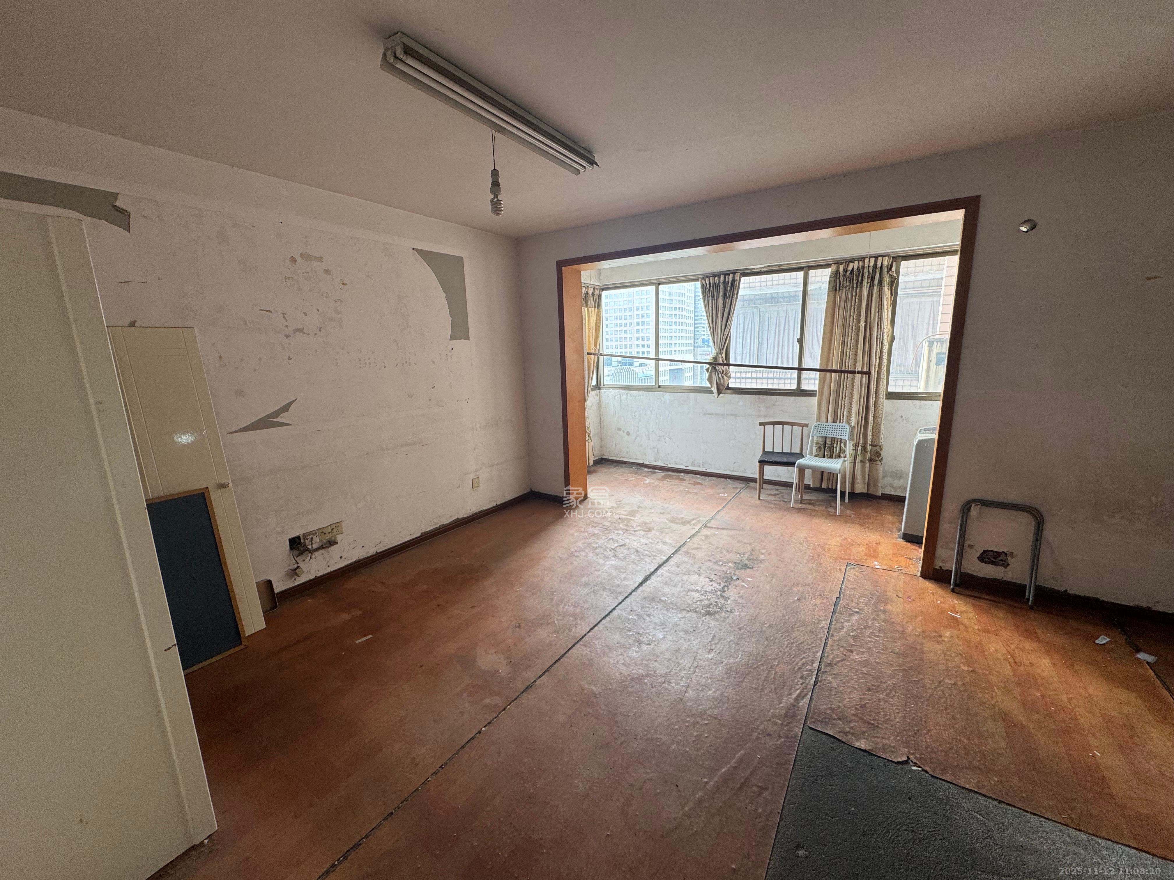 长远大厦  3室2厅2卫    3000.0元/月室内图