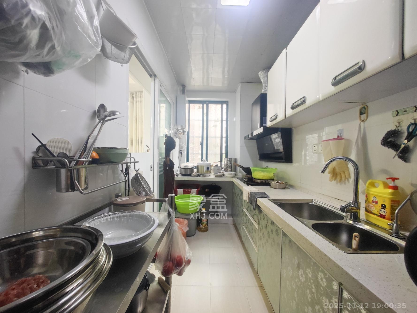 华盛世纪新城  4室2厅2卫    100.0万厨房