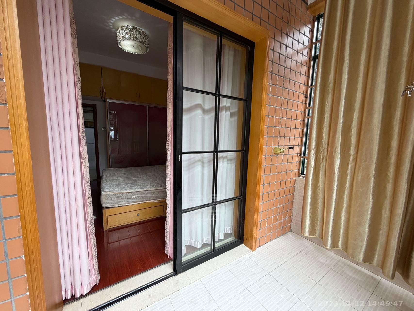 西域名邸 2室2厅1卫 1400.0元/月 西域名邸 2室2厅1卫 1400.0元/月室内图