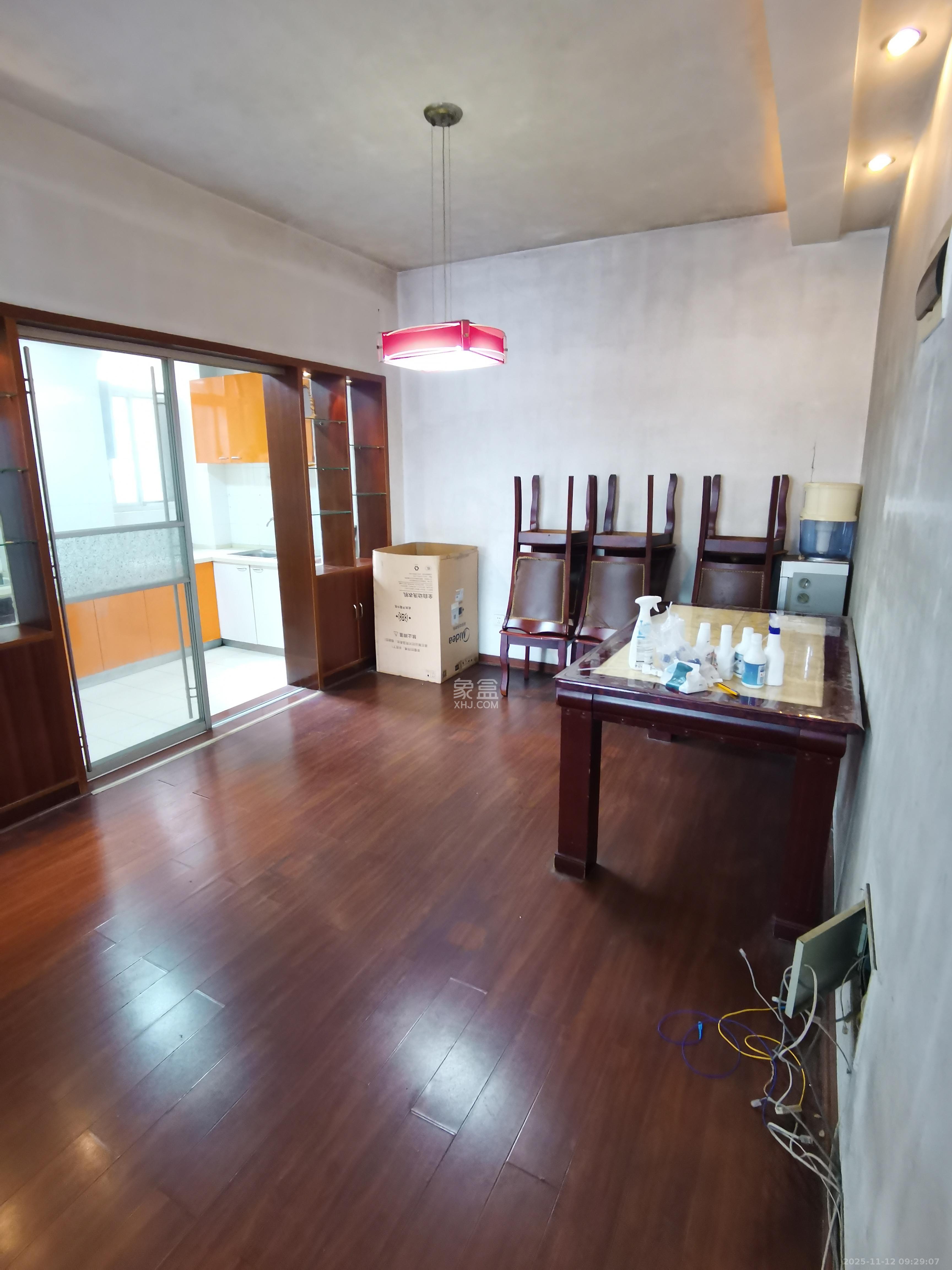 顺天黄金海岸  3室2厅2卫    2600.0元/月室内图