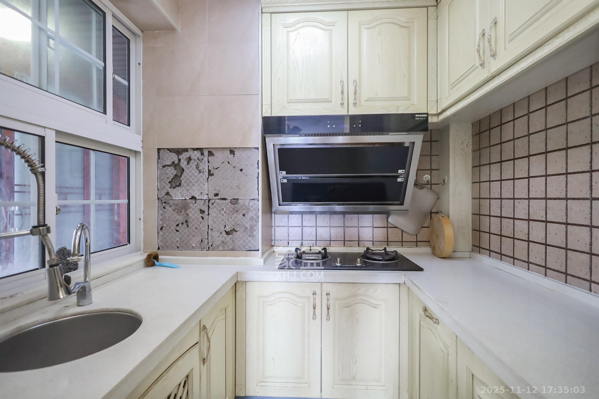 景秀江山  3室2厅1卫    115.0万厨房