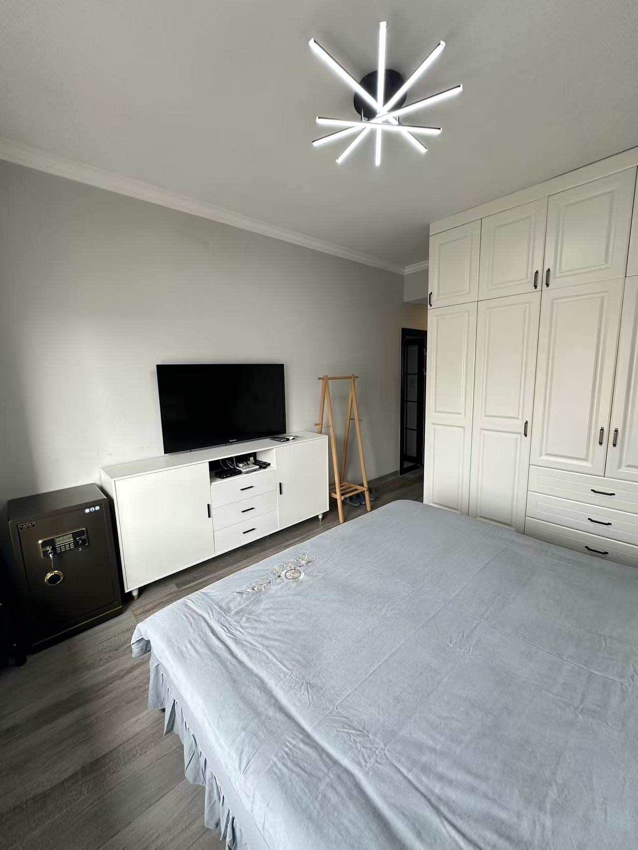 侨诚花园  3室2厅2卫    2500.0元/月室内图