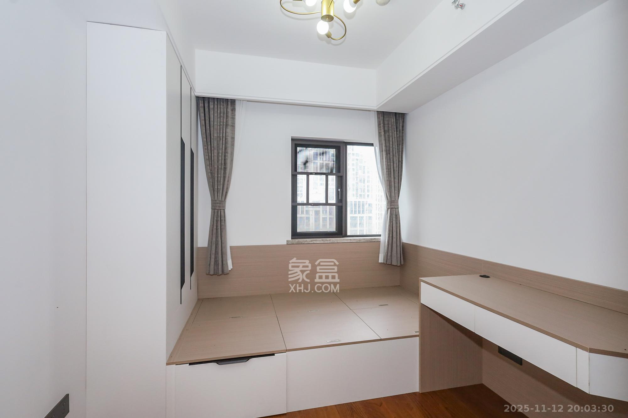 万科里金域滨江  4室2厅2卫    316.0万卧室