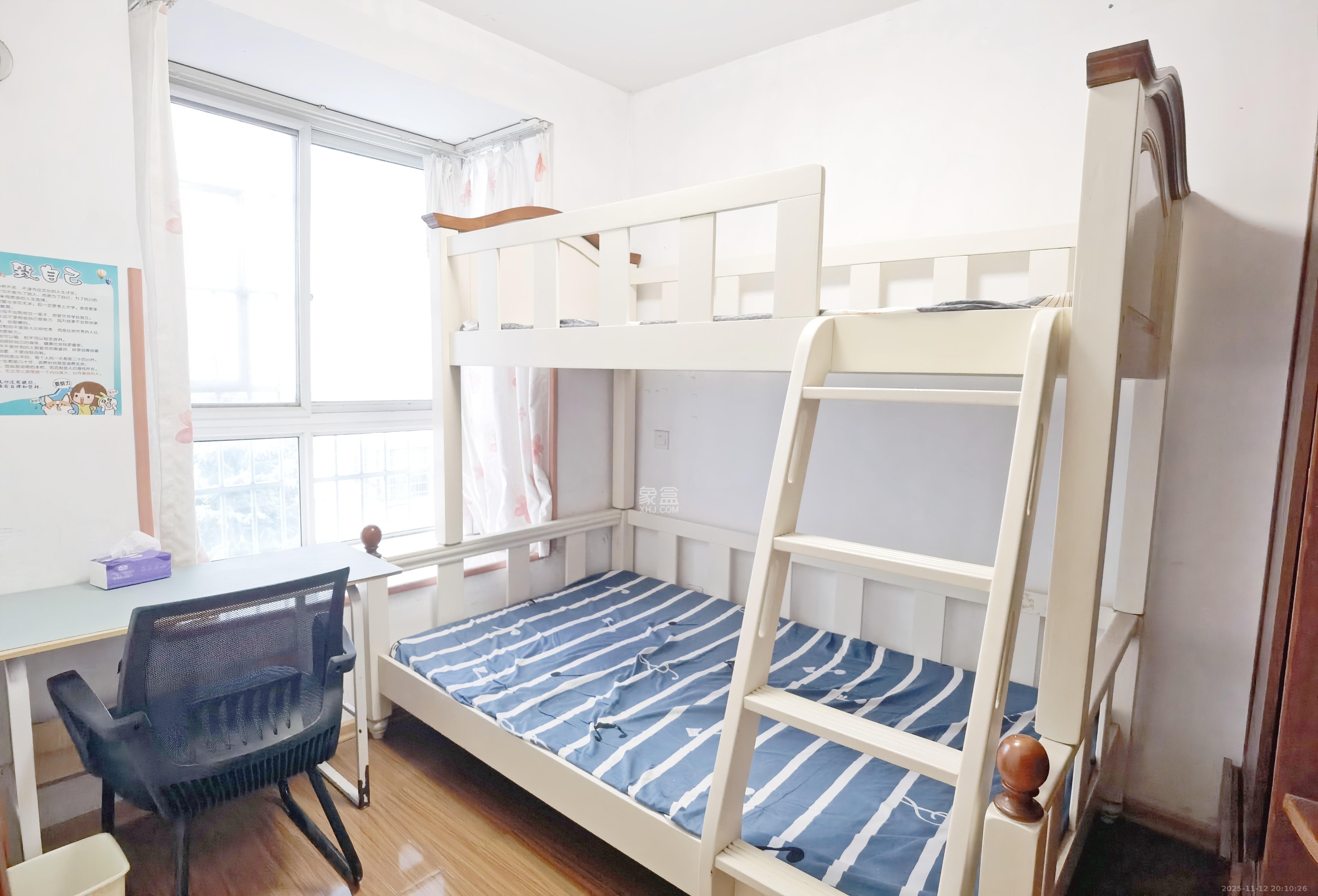 德润园  5室2厅1卫    72.0万卧室