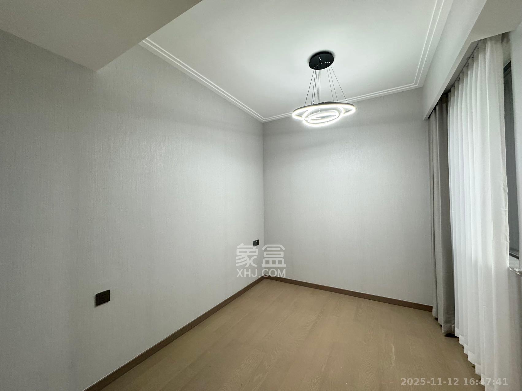 绿地V岛  3室1厅2卫    5200.0元/月室内图